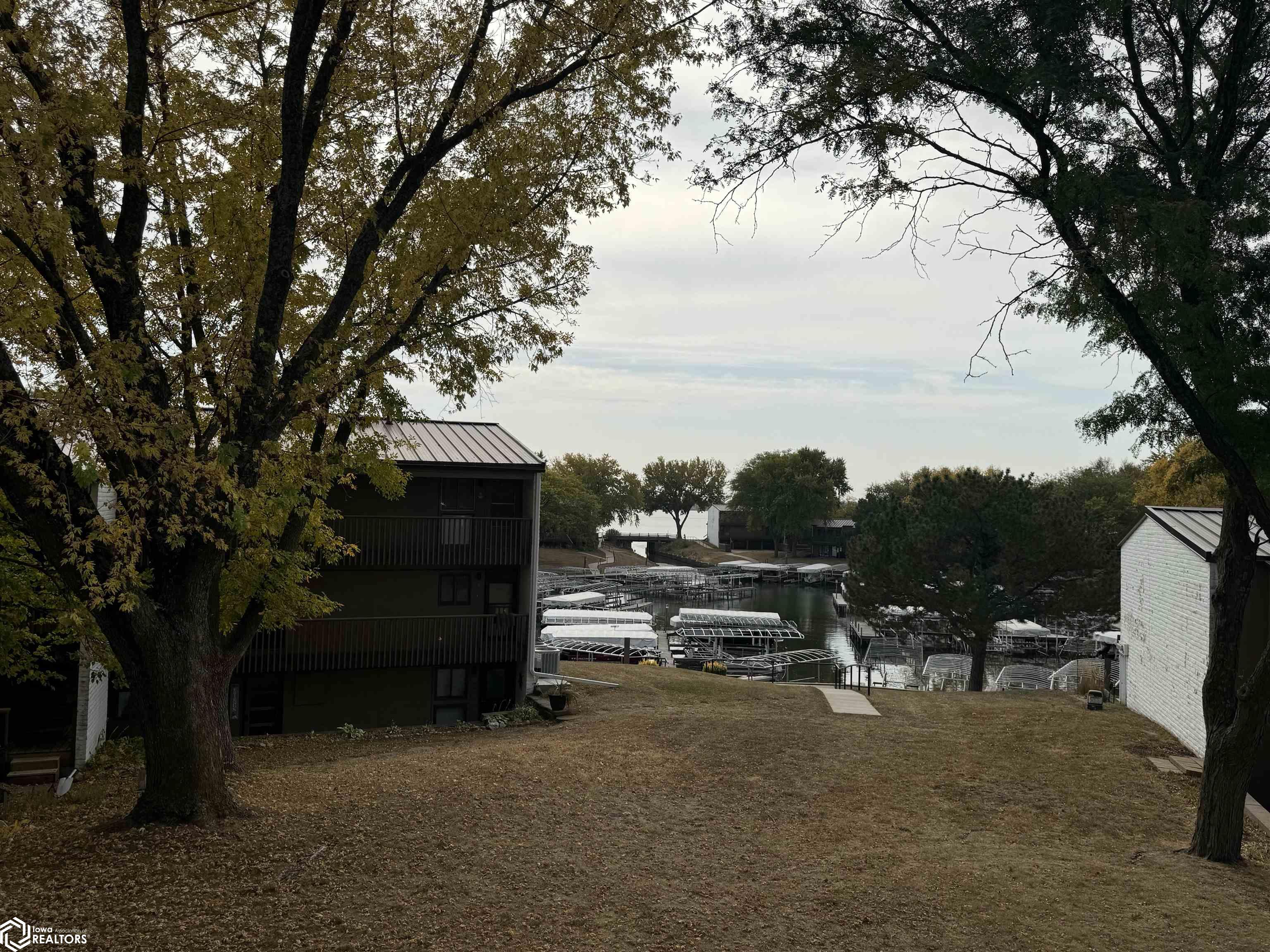 2700 N Shore Drive #J-14, Clear Lake, Iowa image 11