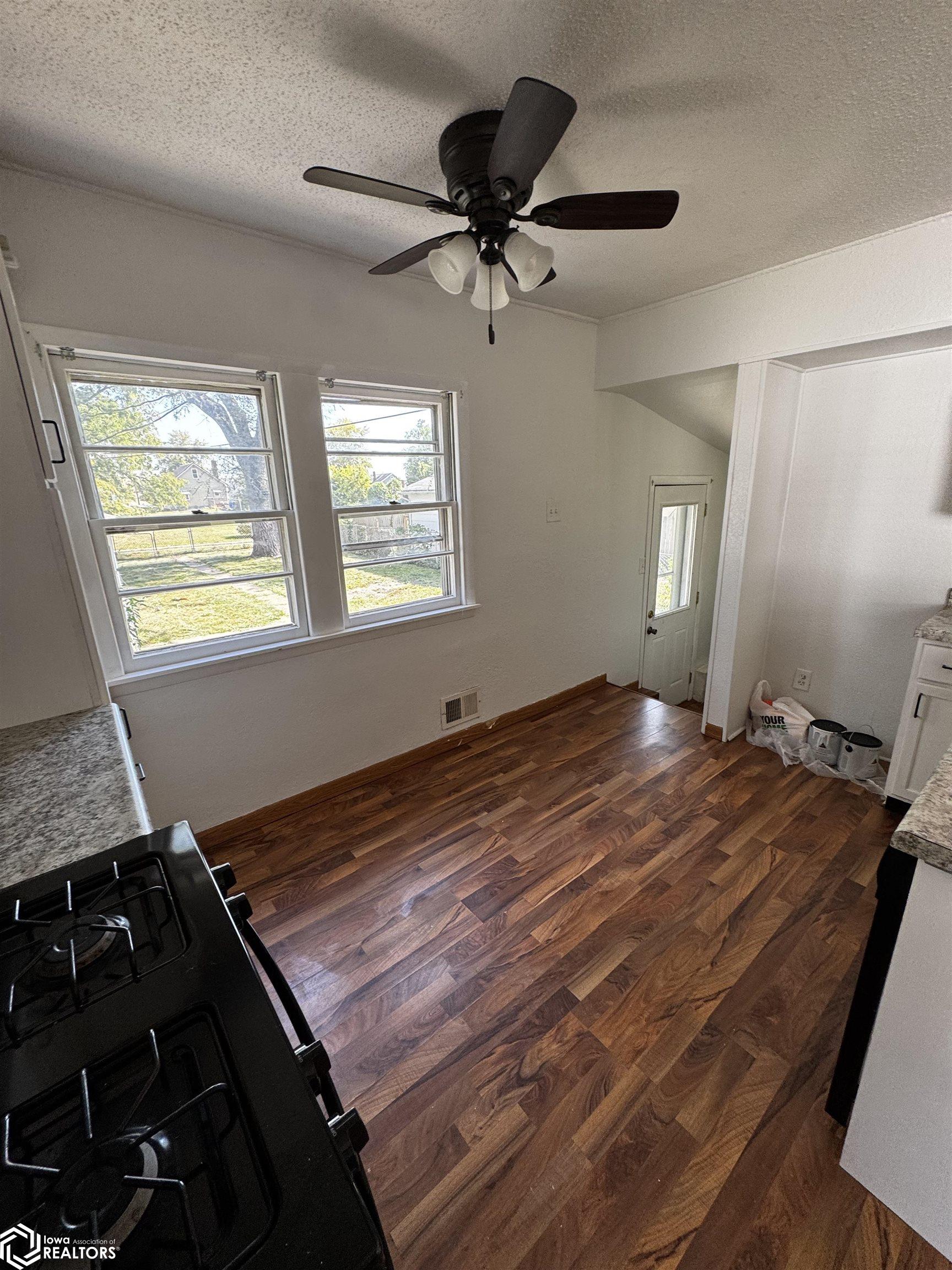 122 N James, Ottumwa, Iowa image 3