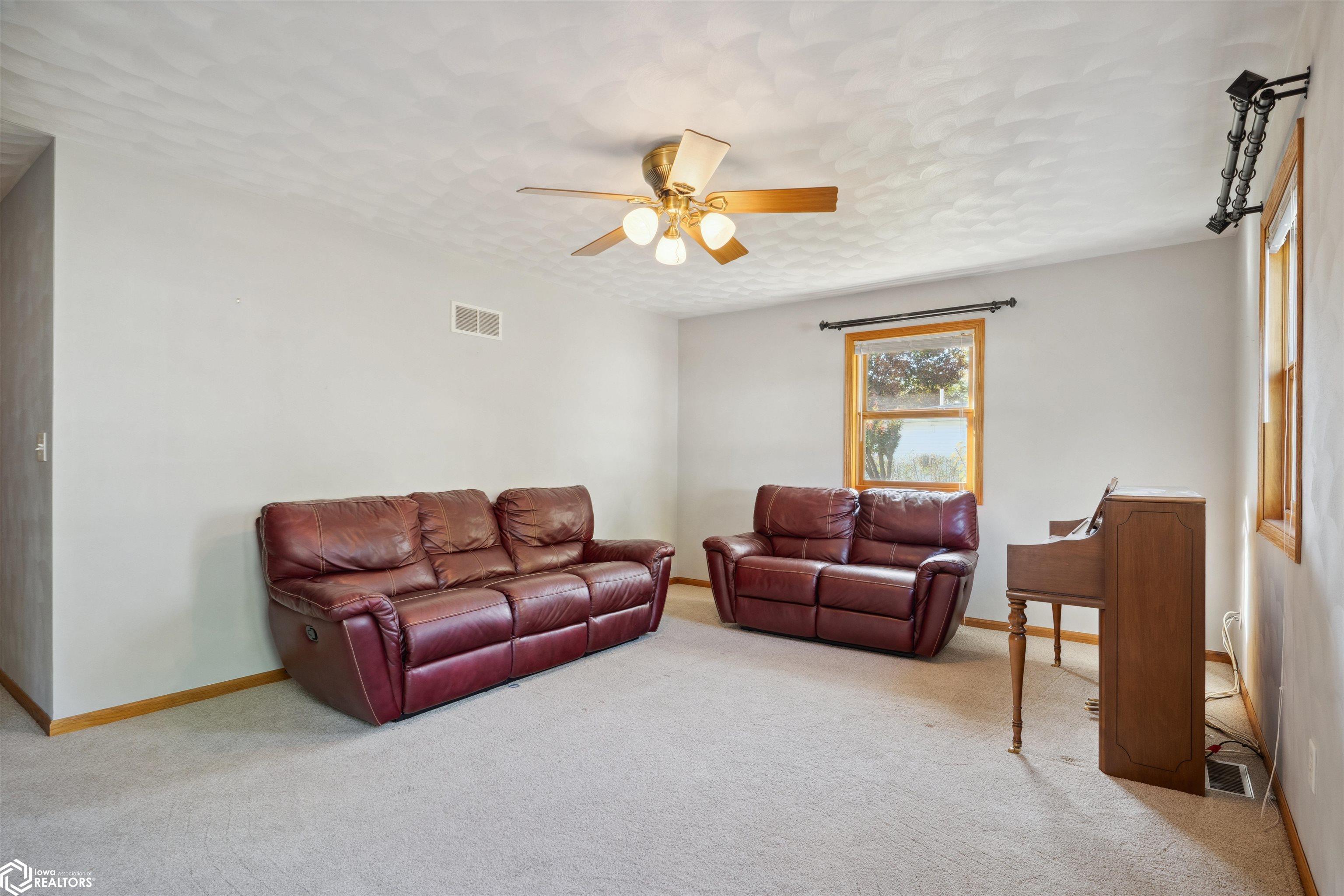 302 S Jackson St., Mount Pleasant, Iowa image 4