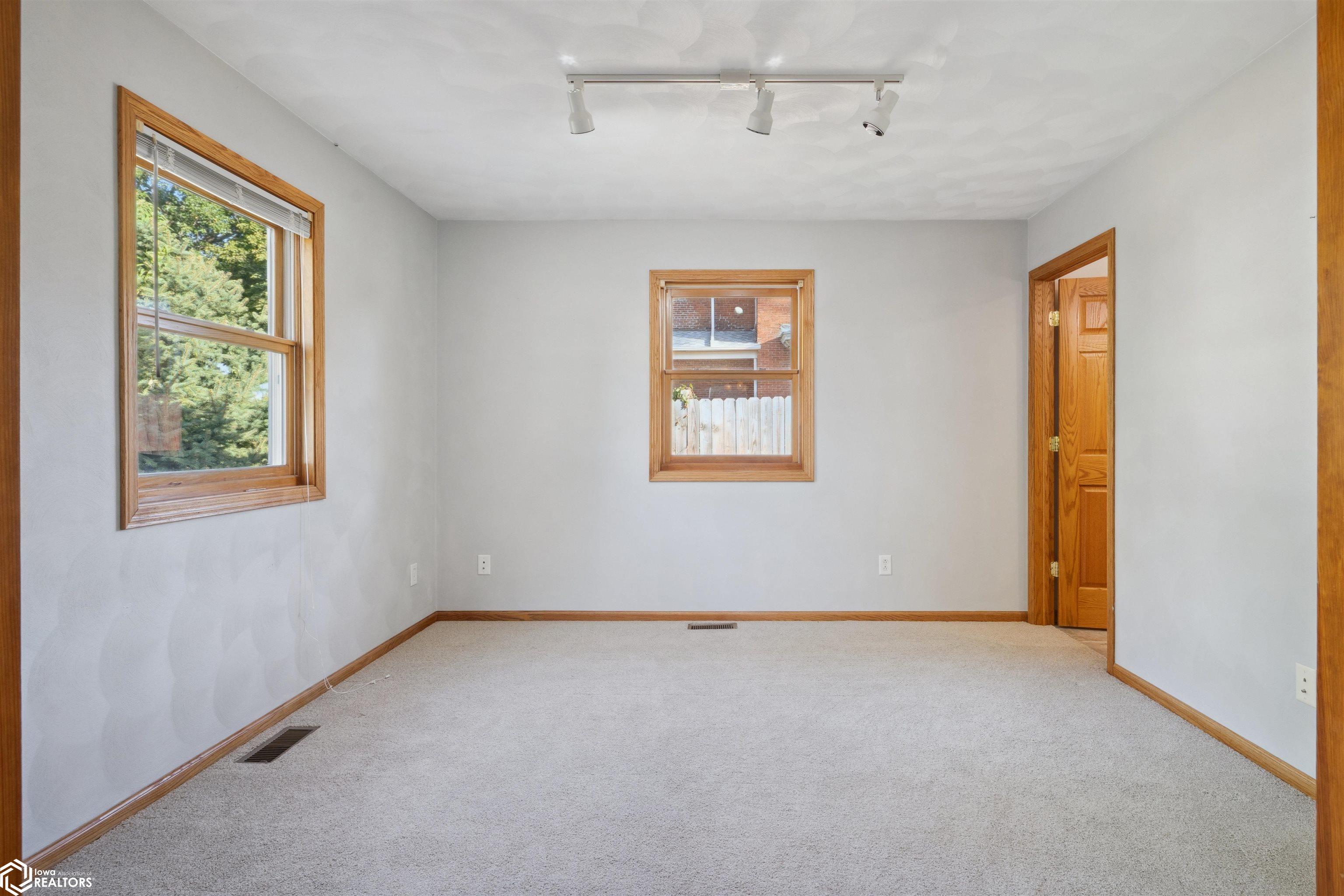 302 S Jackson St., Mount Pleasant, Iowa image 5