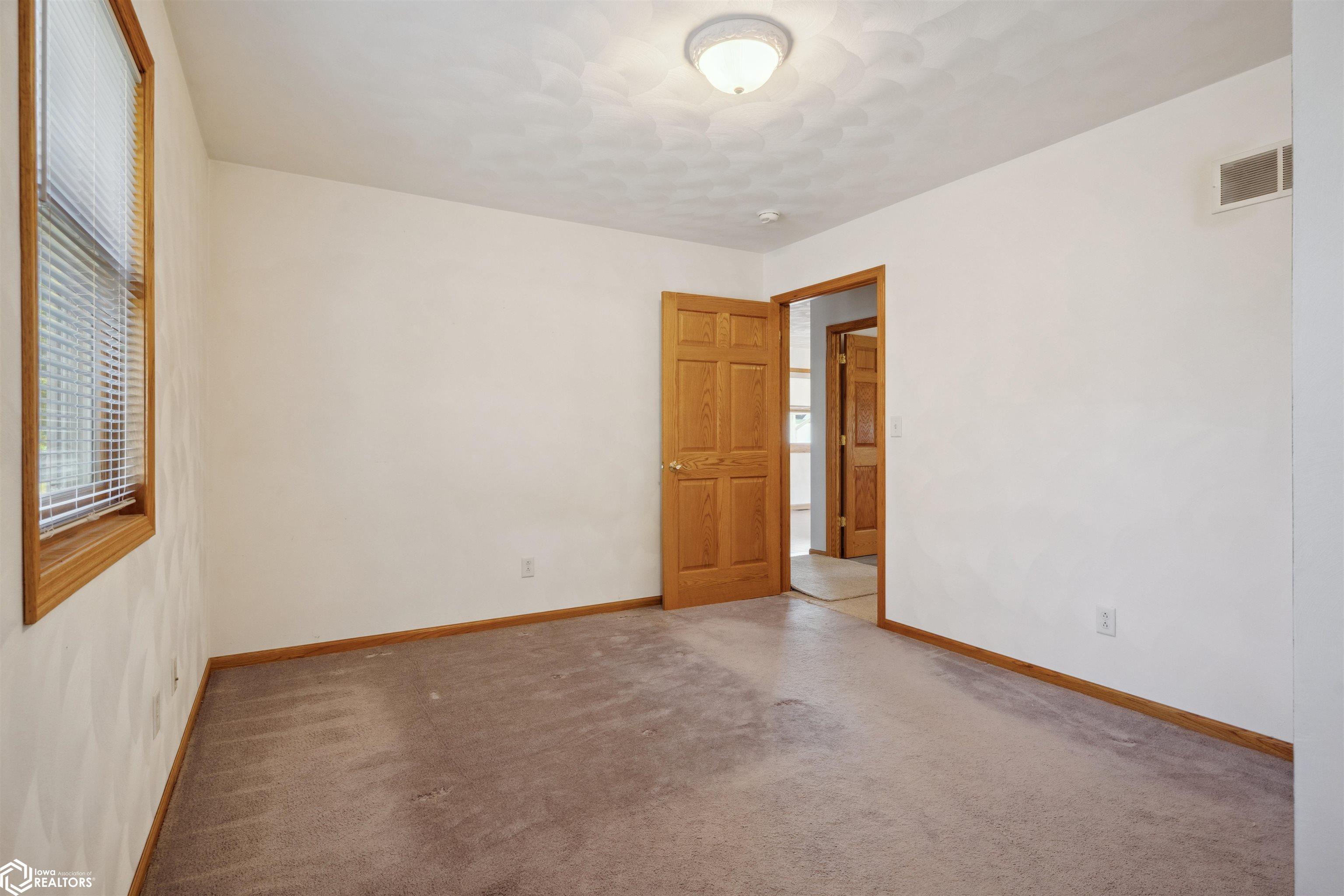 302 S Jackson St., Mount Pleasant, Iowa image 8
