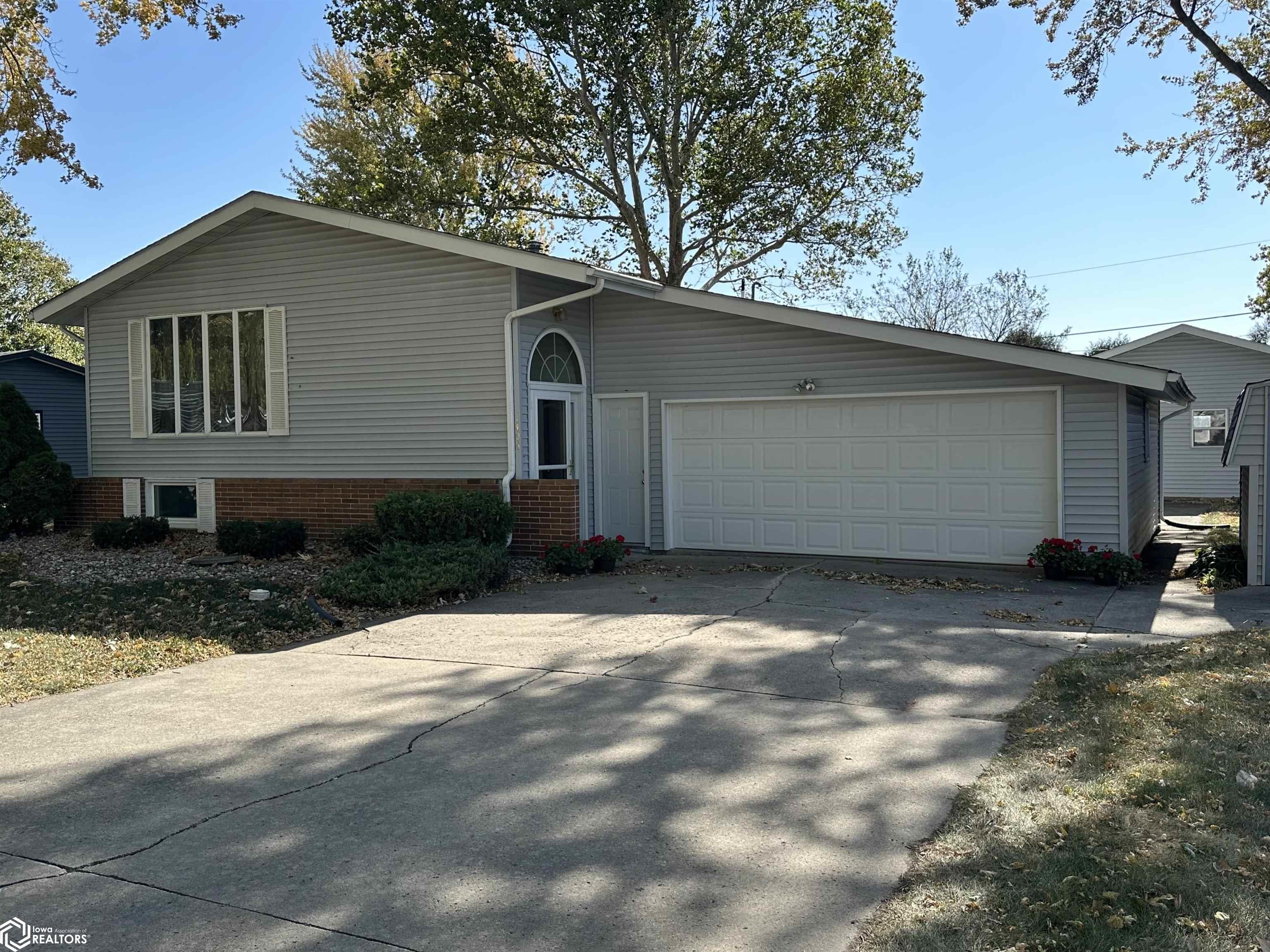 1406 SW 2nd Street, Eagle Grove, Iowa image 1