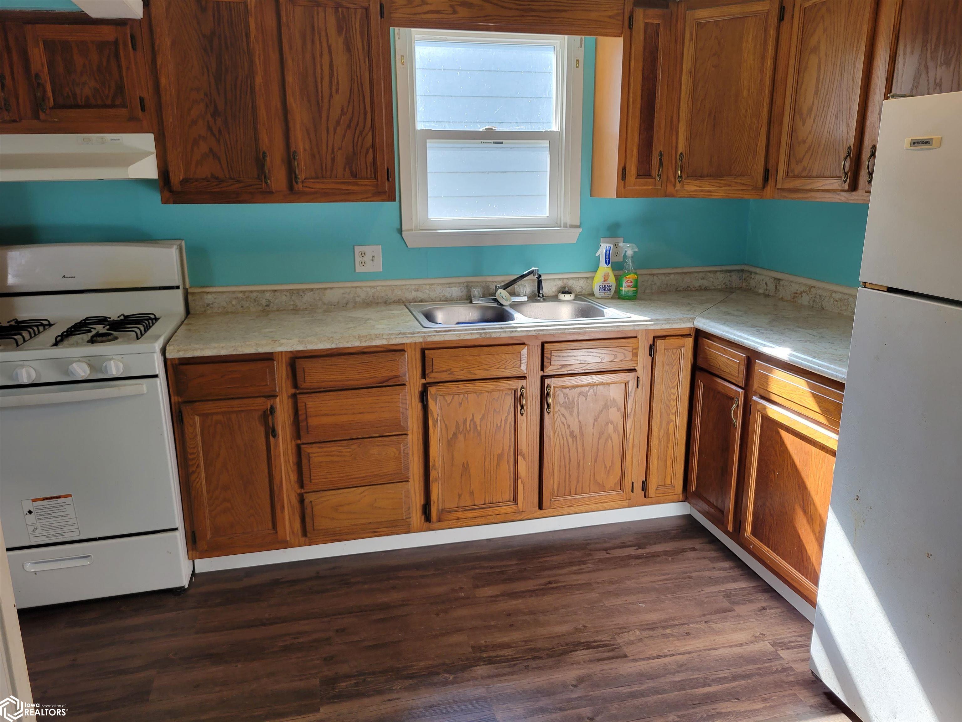 527 N 12th Street, Centerville, Iowa image 3