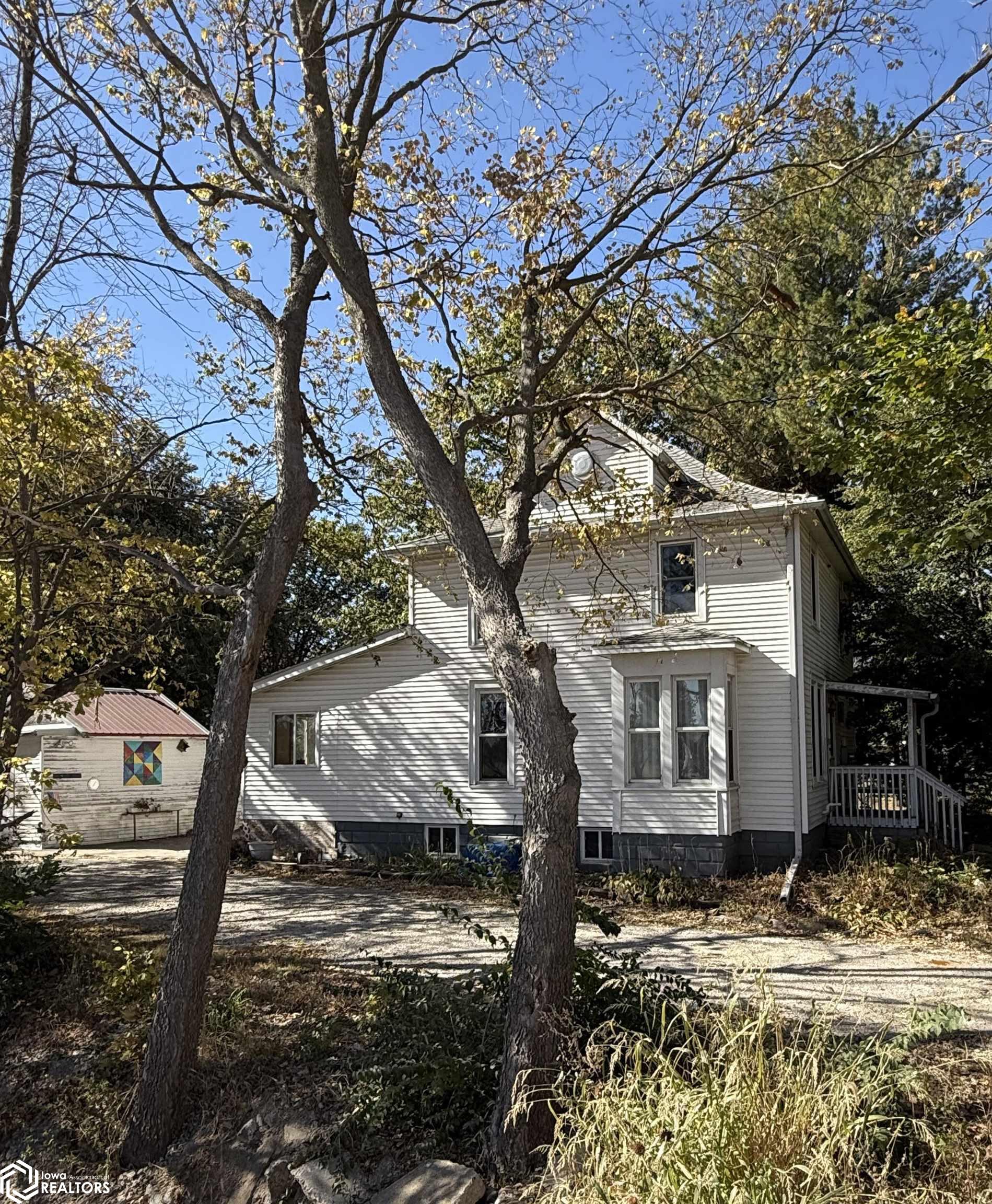 Welcome to 401 Main Street!  View of the home looking West.  Large family home with plenty of potential inside and out!  Situated on 3 lots.  Alley access as well for easy in and out.