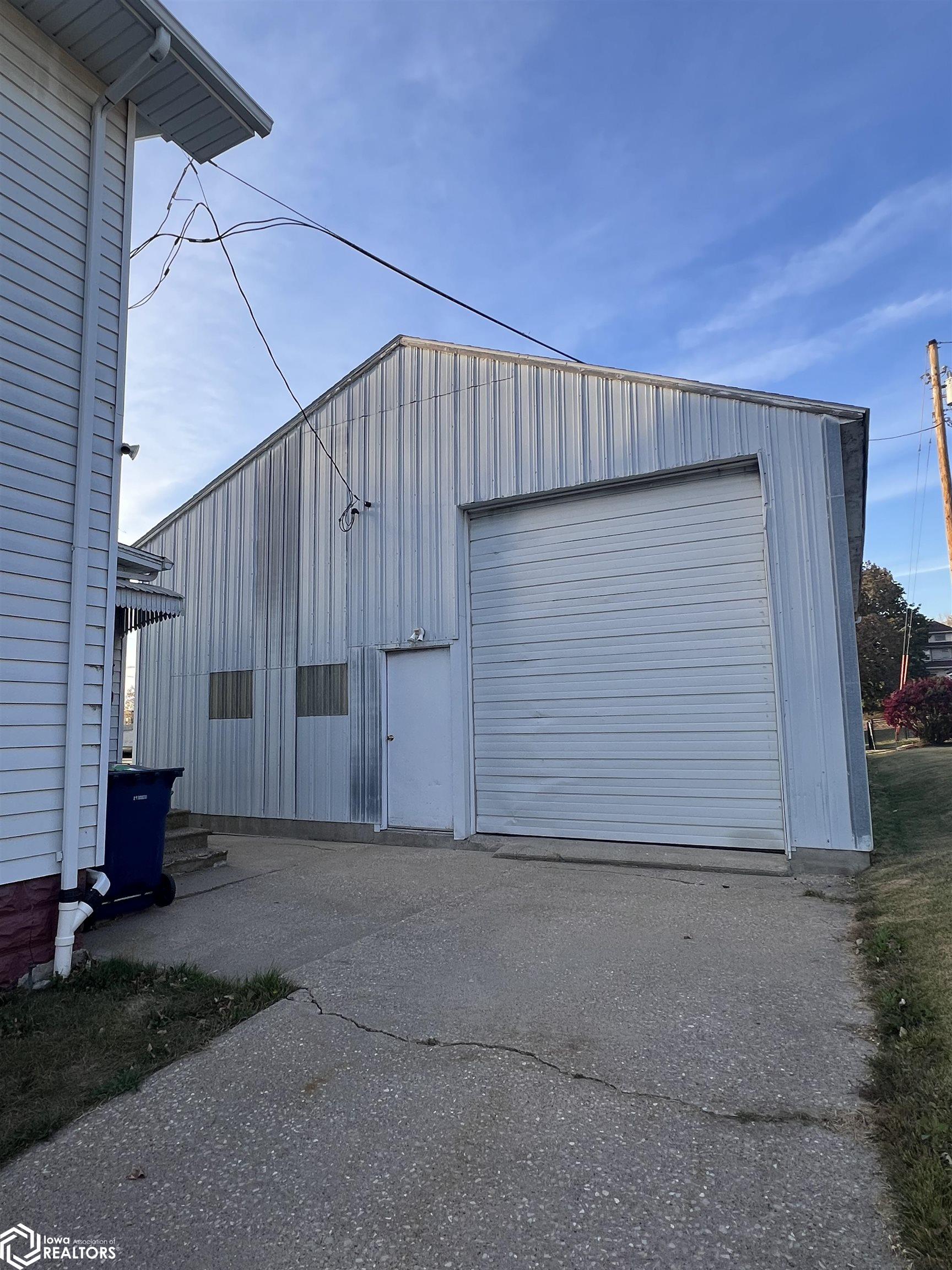 304 6th Street, Victor, Iowa image 2