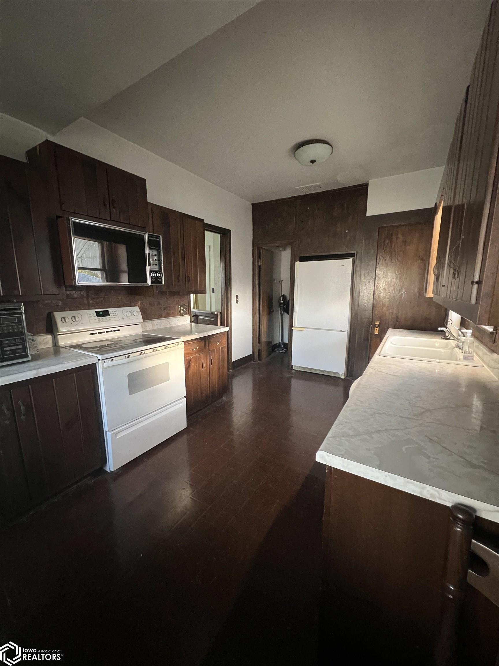 304 6th Street, Victor, Iowa image 4