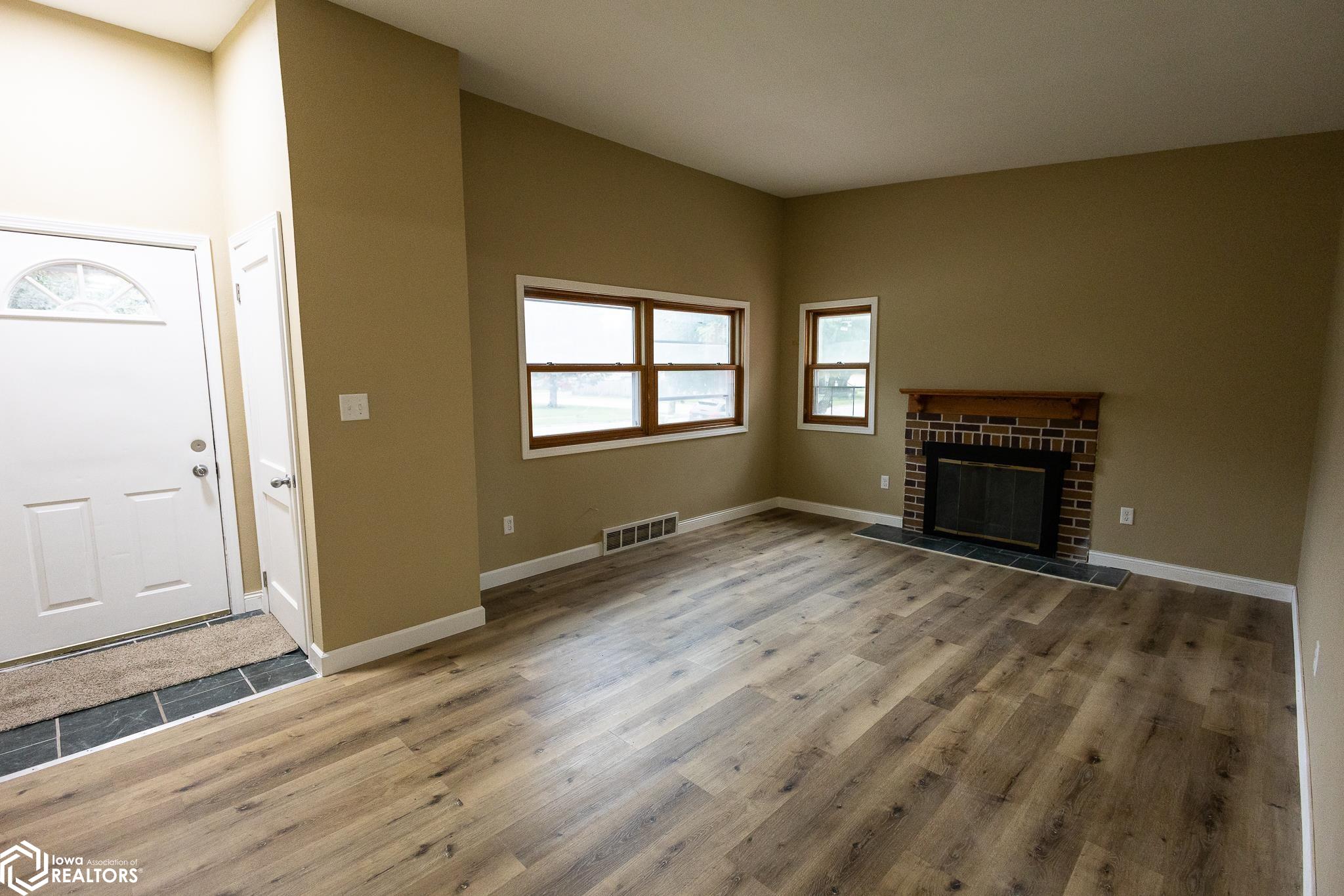 1043 6th Street, Mason City, Iowa image 2