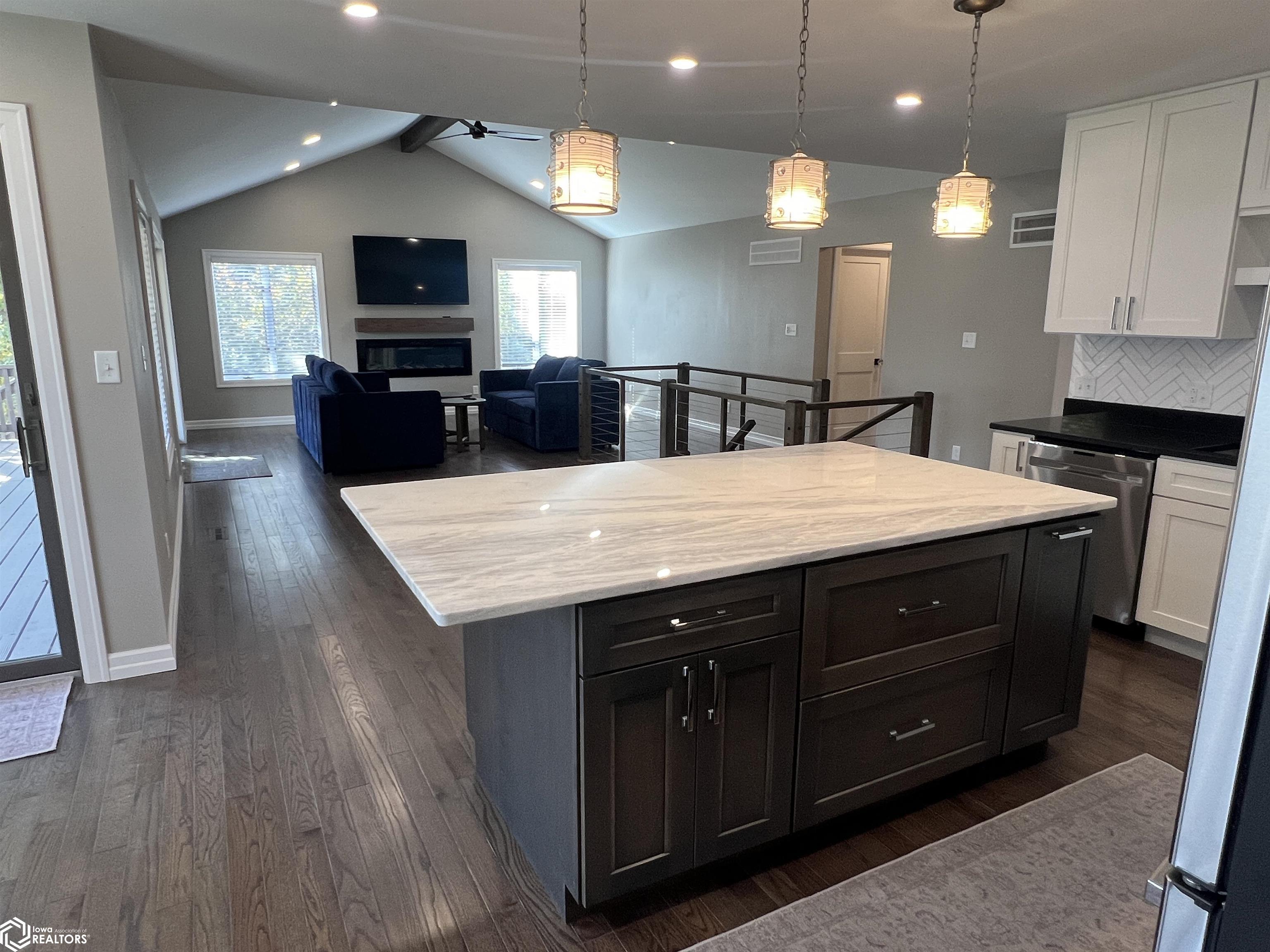 400 Heatherwood Circle, Fairfield, Iowa image 16