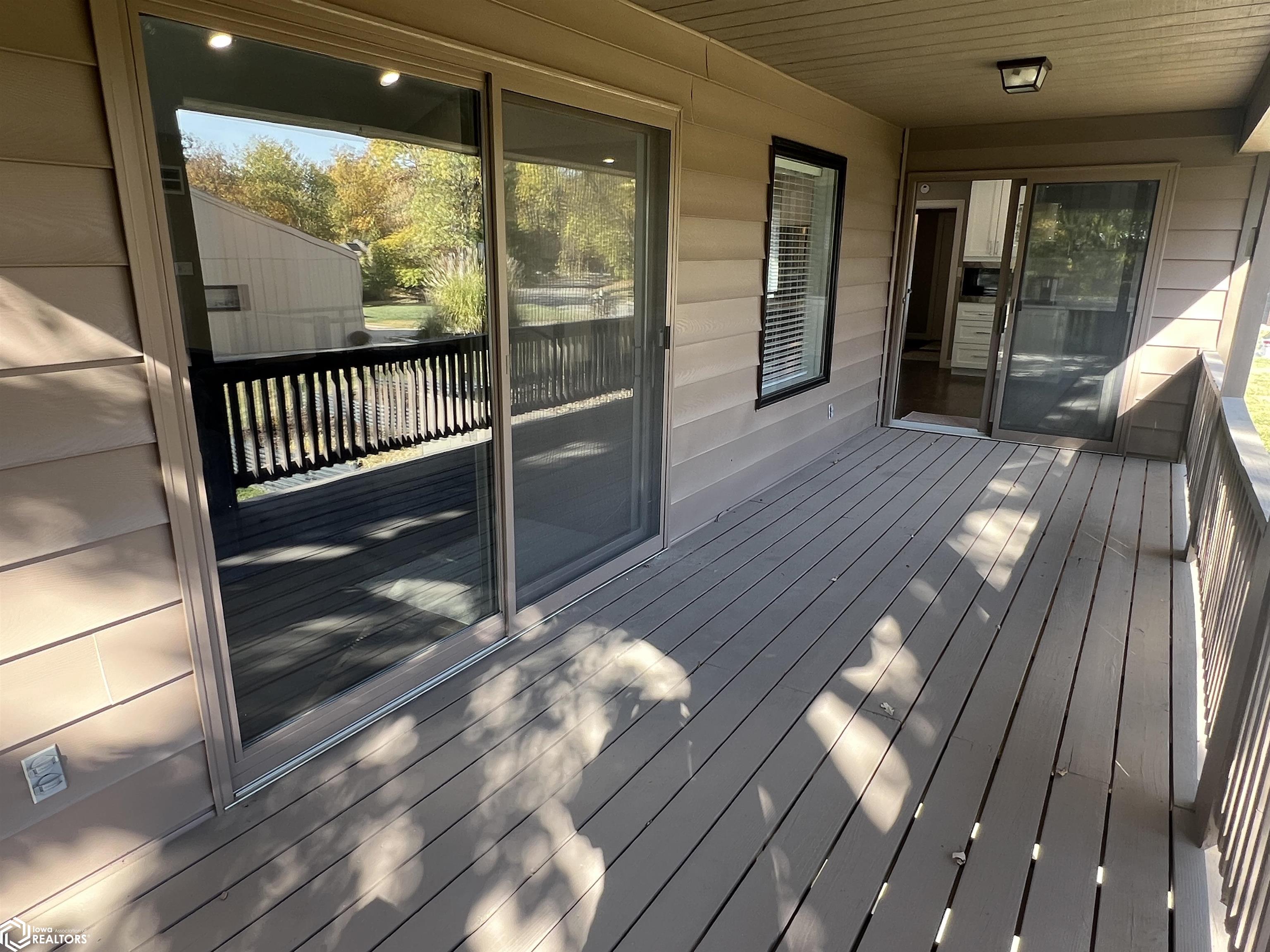 400 Heatherwood Circle, Fairfield, Iowa image 22