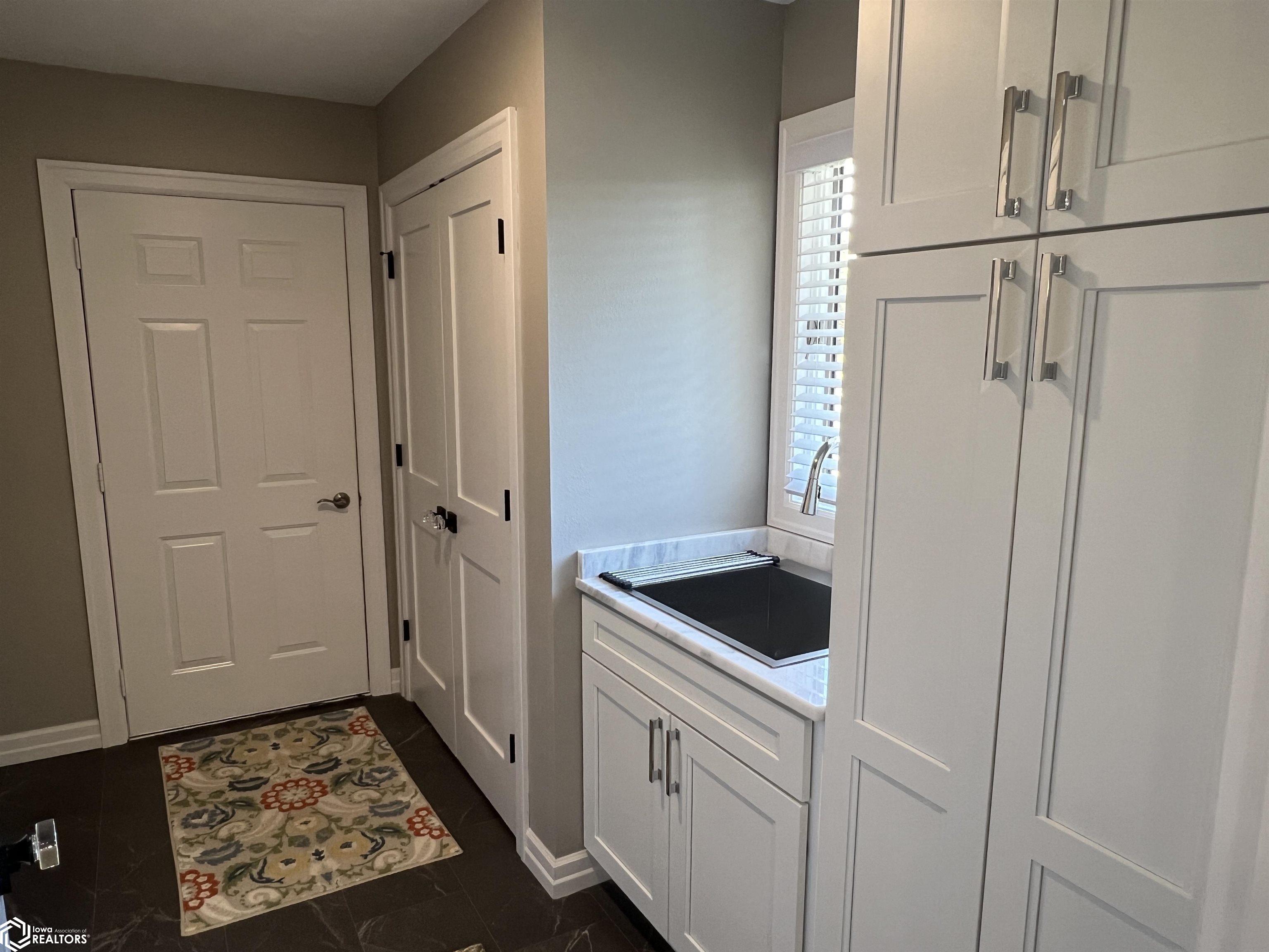 400 Heatherwood Circle, Fairfield, Iowa image 24