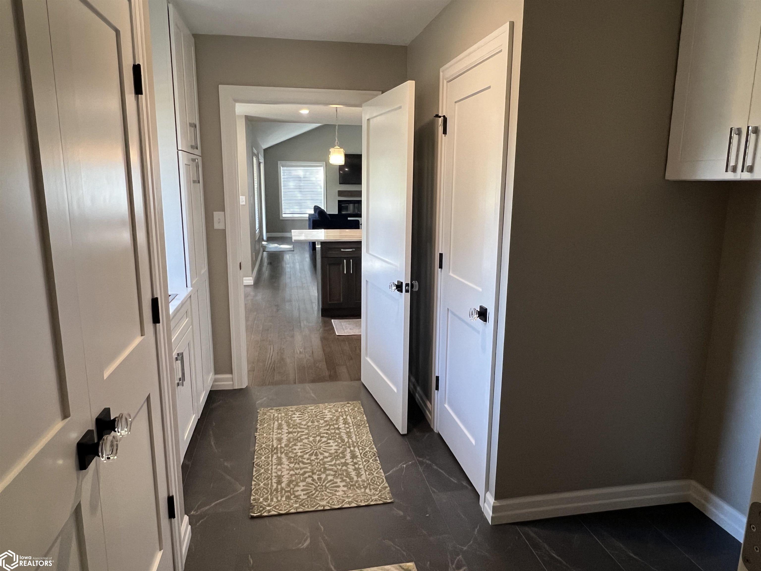 400 Heatherwood Circle, Fairfield, Iowa image 27