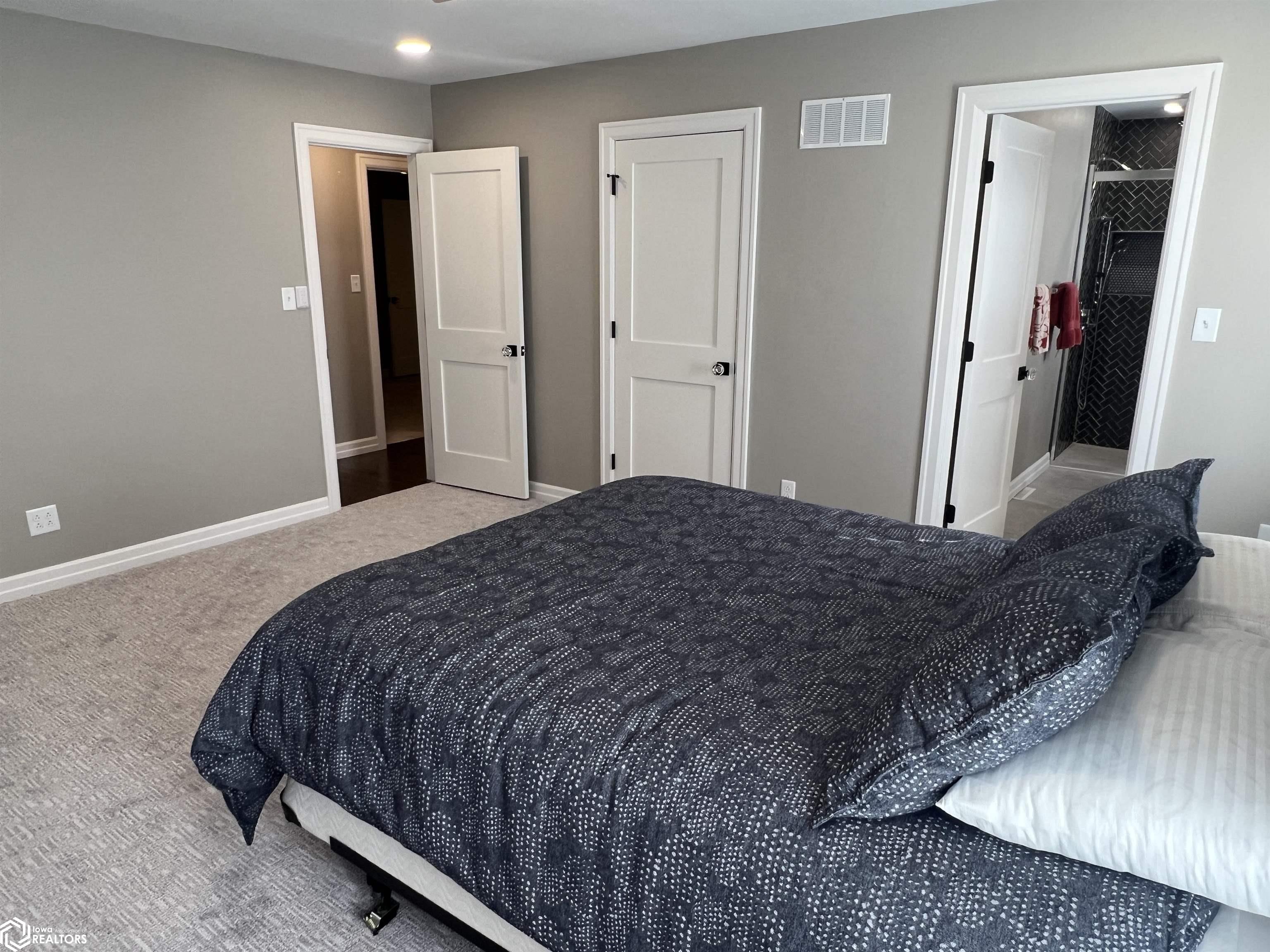 400 Heatherwood Circle, Fairfield, Iowa image 30