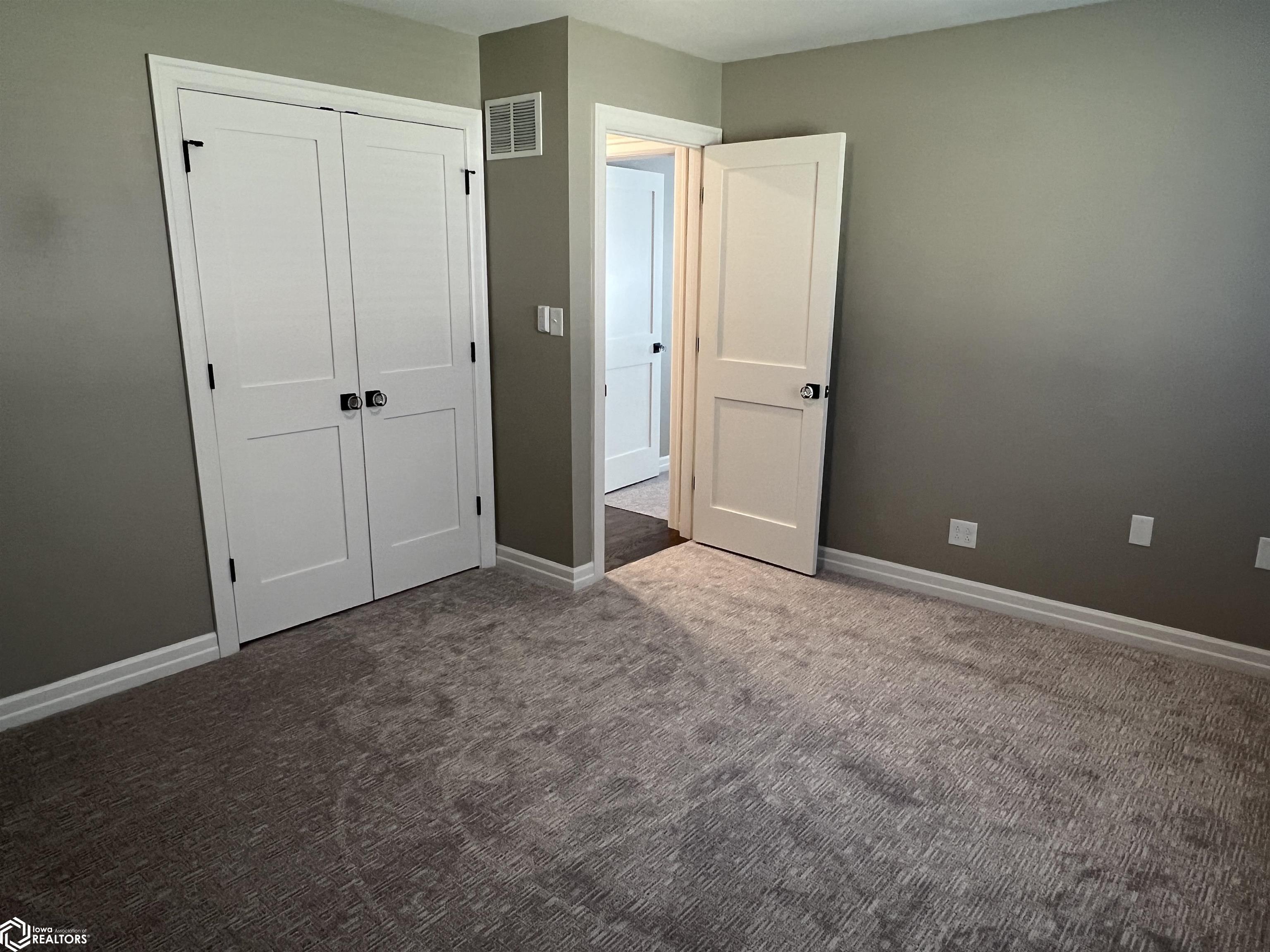 400 Heatherwood Circle, Fairfield, Iowa image 39
