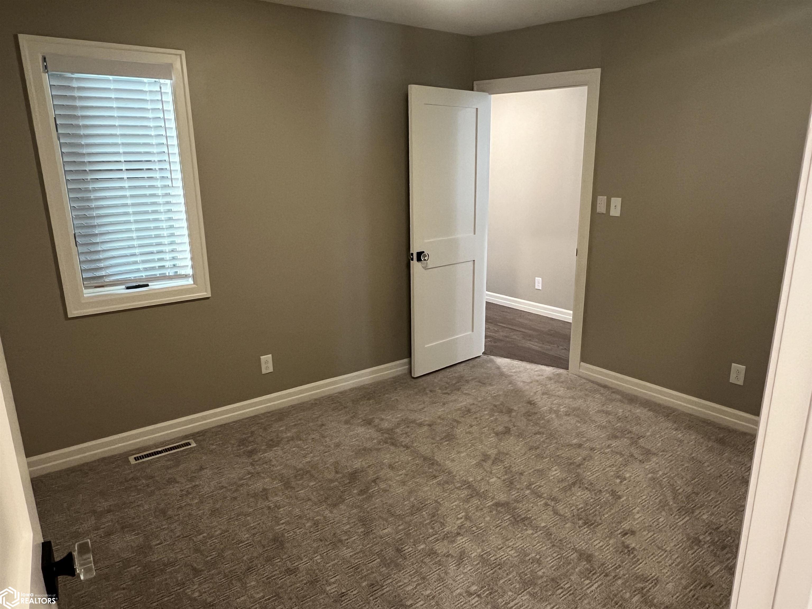 400 Heatherwood Circle, Fairfield, Iowa image 41