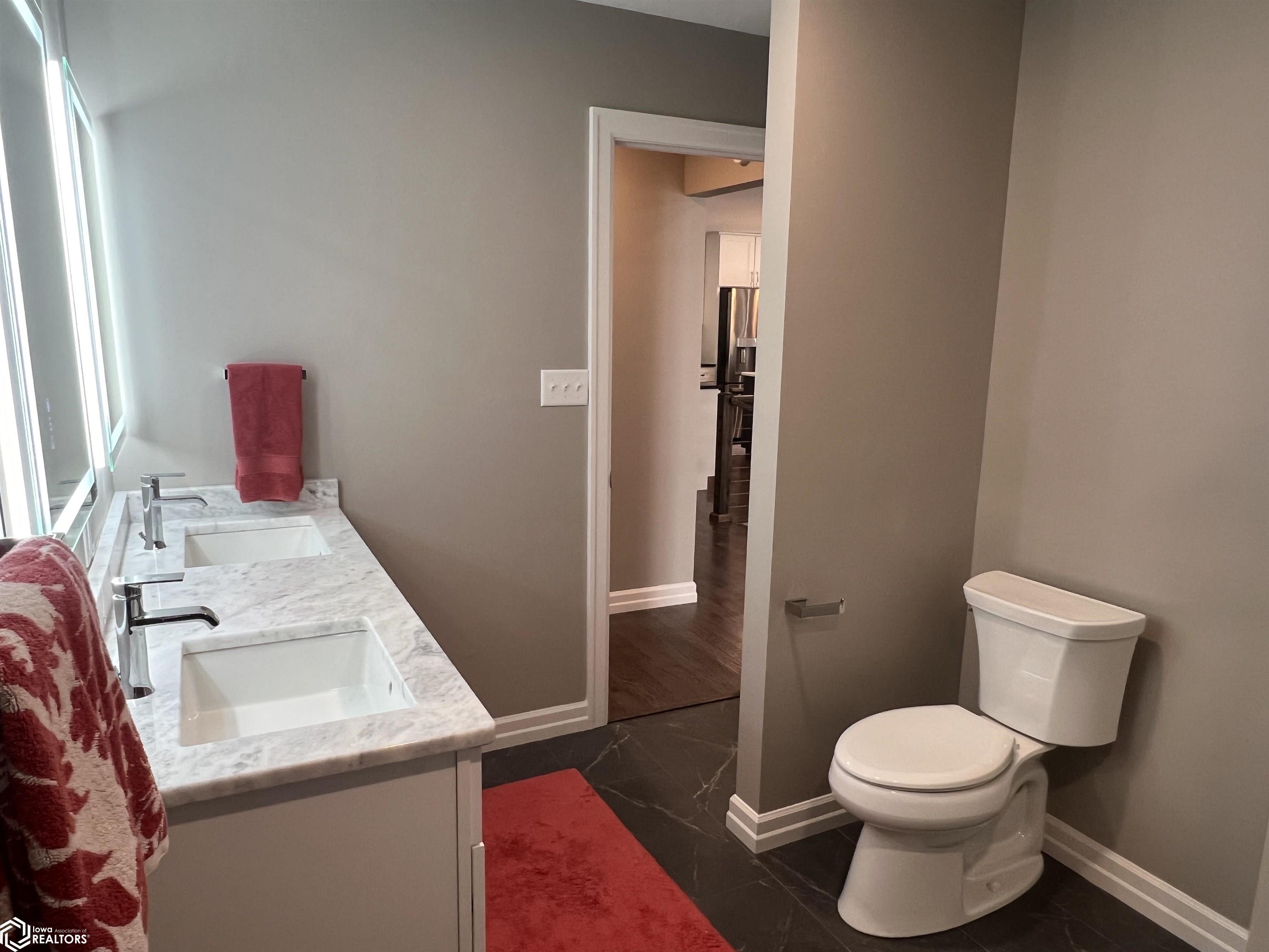 400 Heatherwood Circle, Fairfield, Iowa image 47