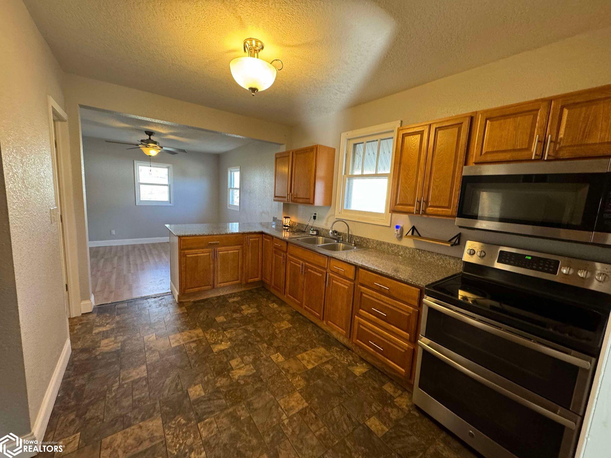 613 W Maple Street, Centerville, Iowa image 3