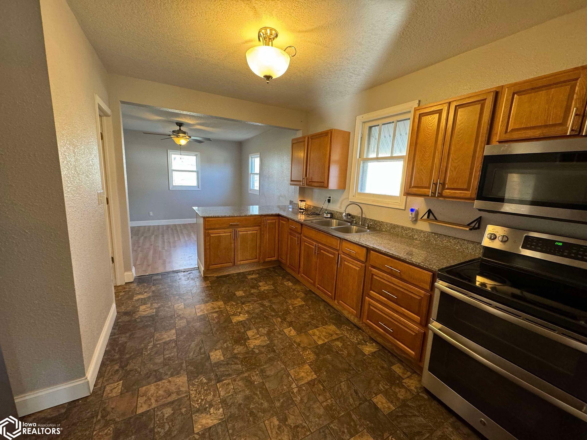 613 W Maple Street, Centerville, Iowa image 4