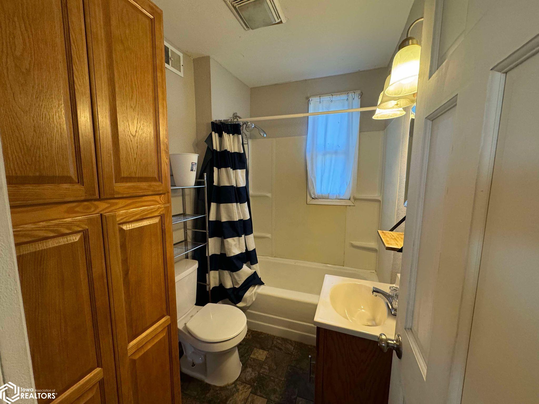 613 W Maple Street, Centerville, Iowa image 10