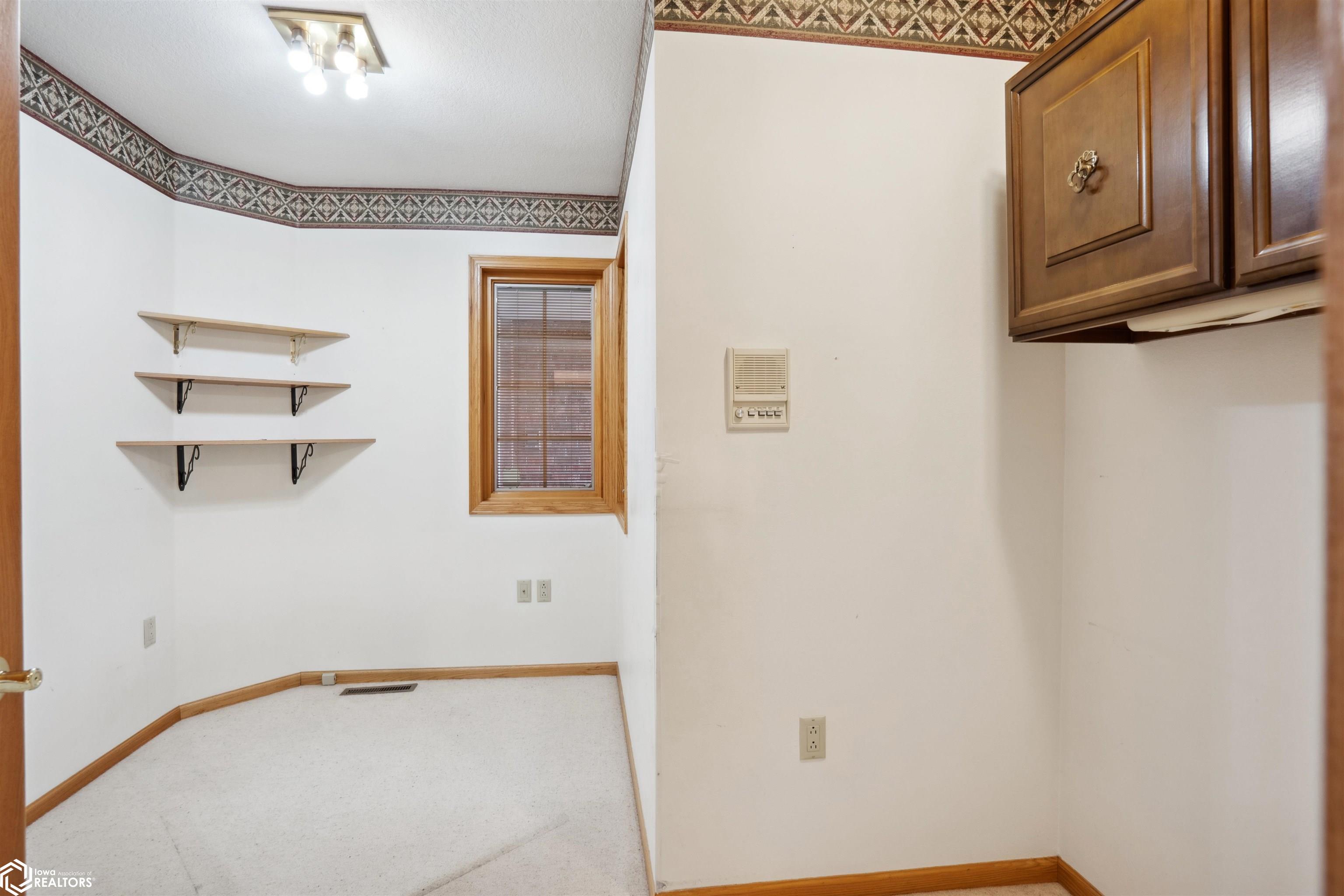 605 Mcdowell Circle, Grinnell, Iowa image 17
