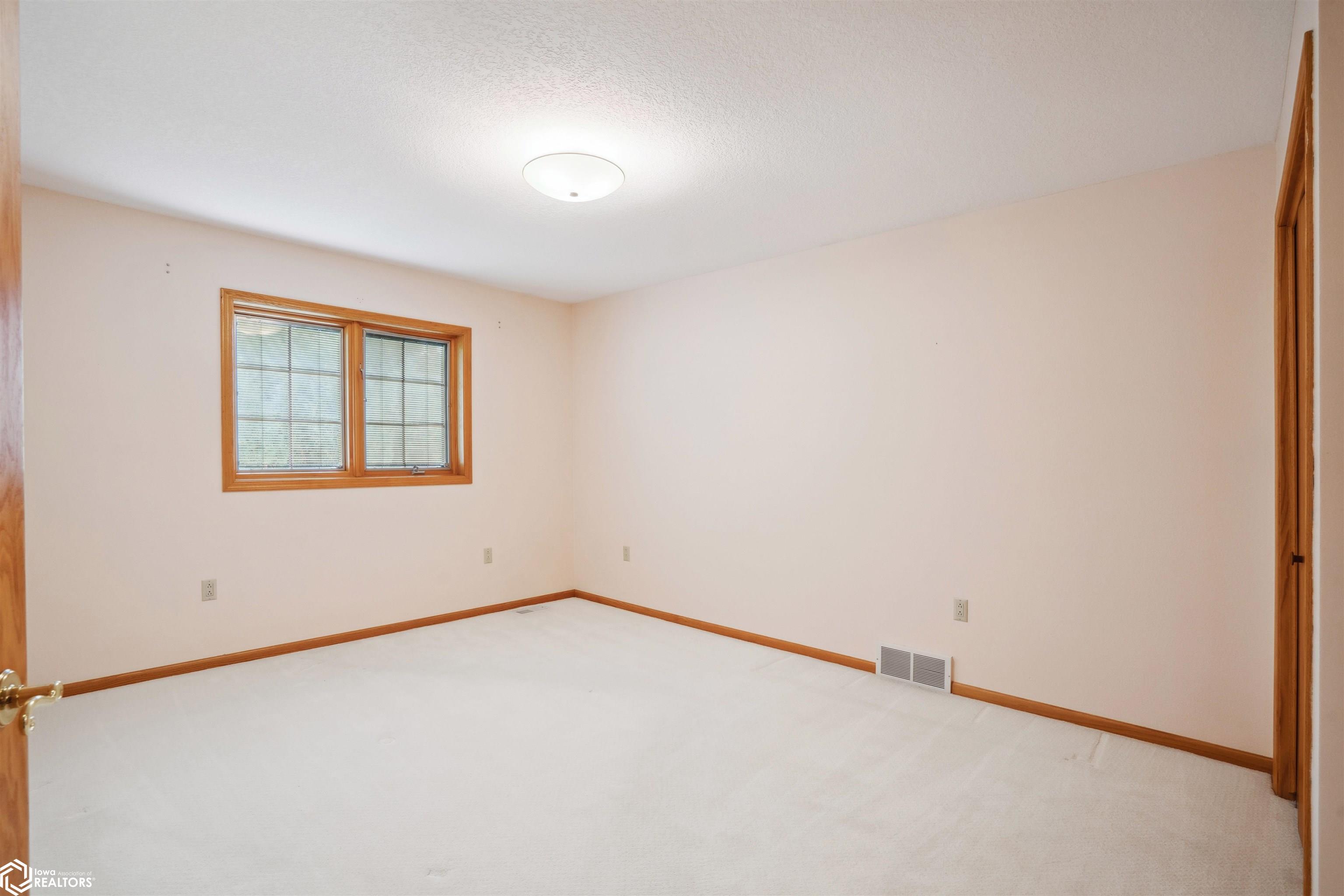 605 Mcdowell Circle, Grinnell, Iowa image 25