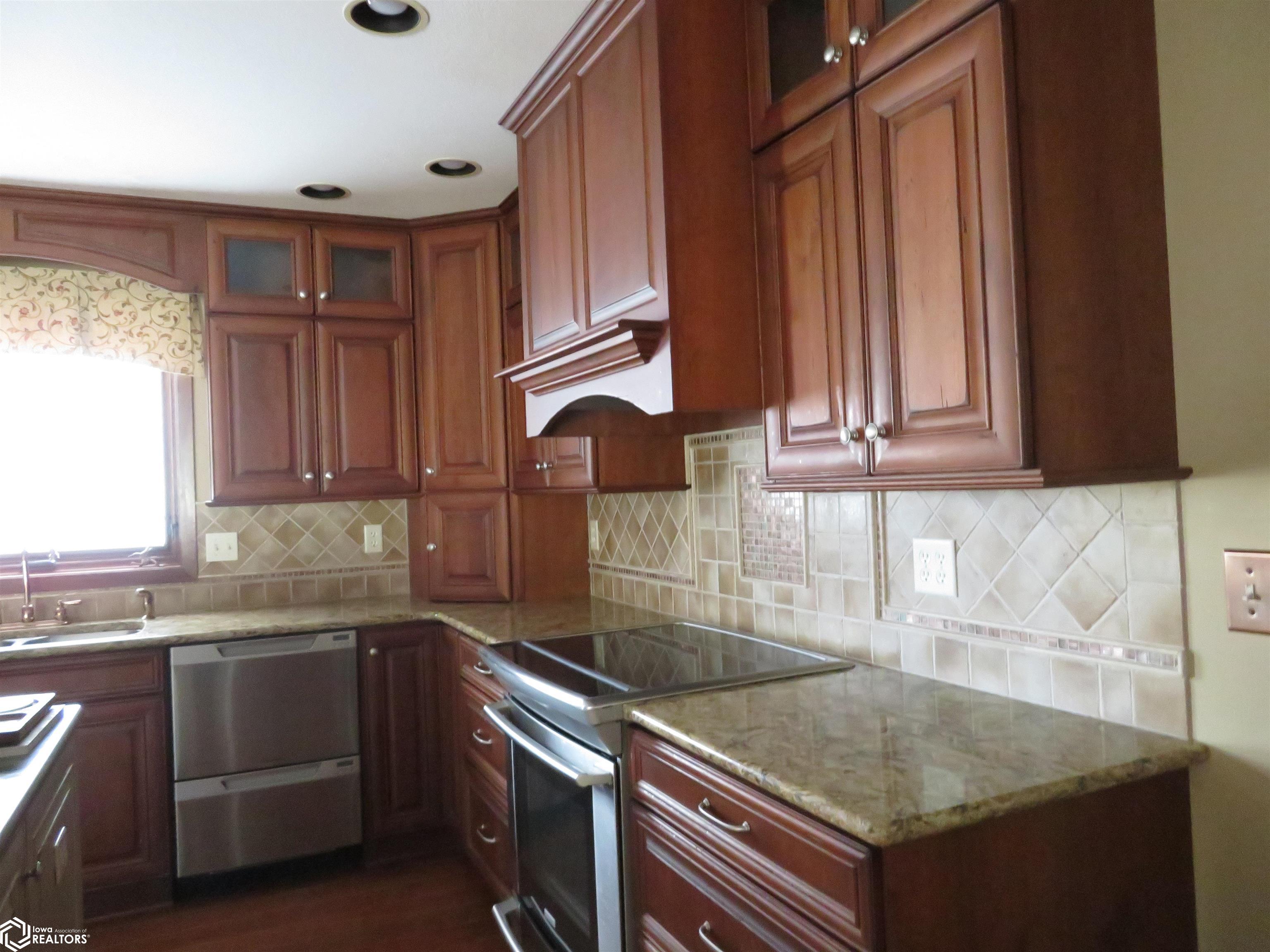809 Cedar Drive, Clarion, Iowa image 10