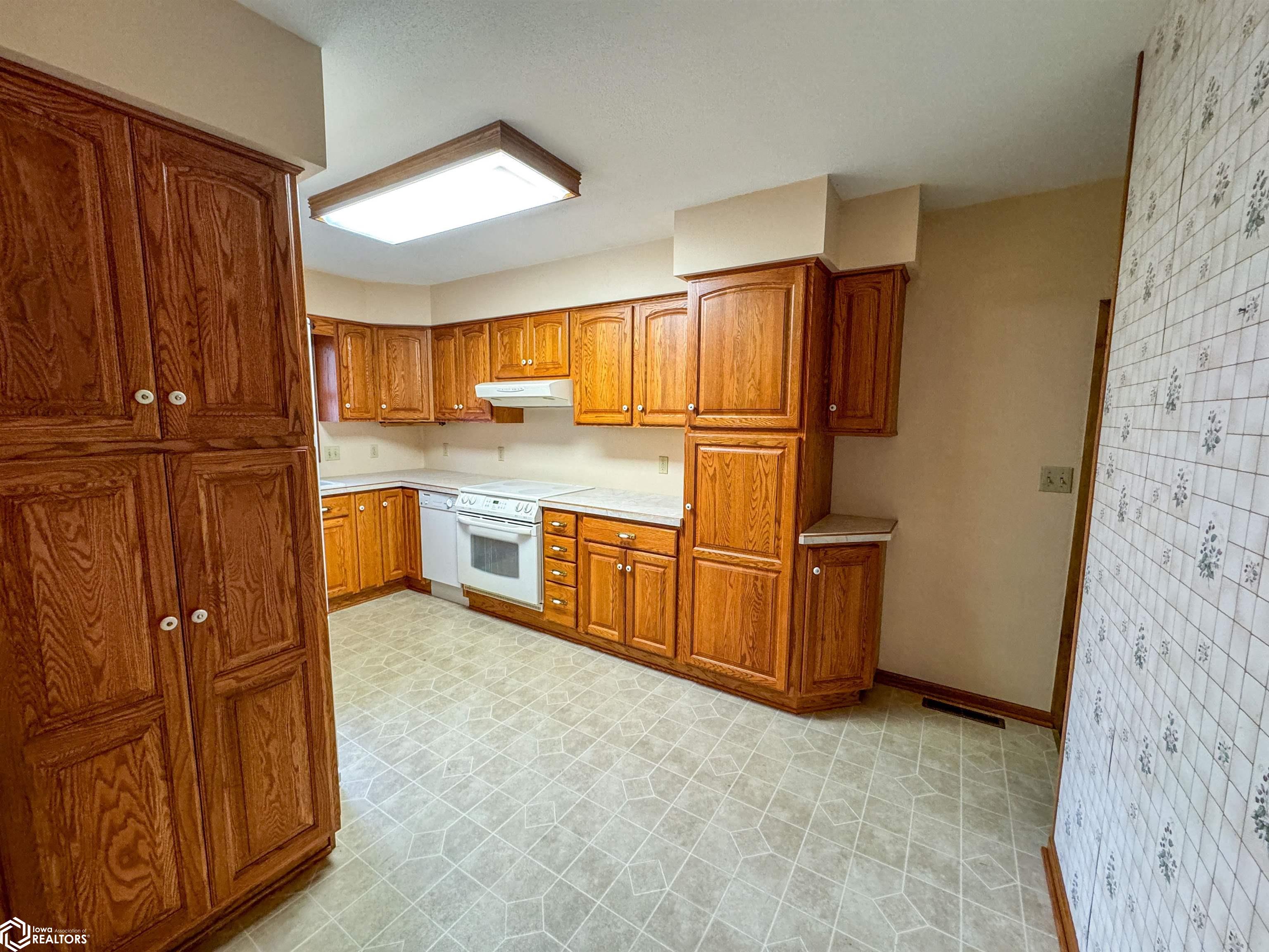 1009 1st Street, Hampton, Iowa image 3