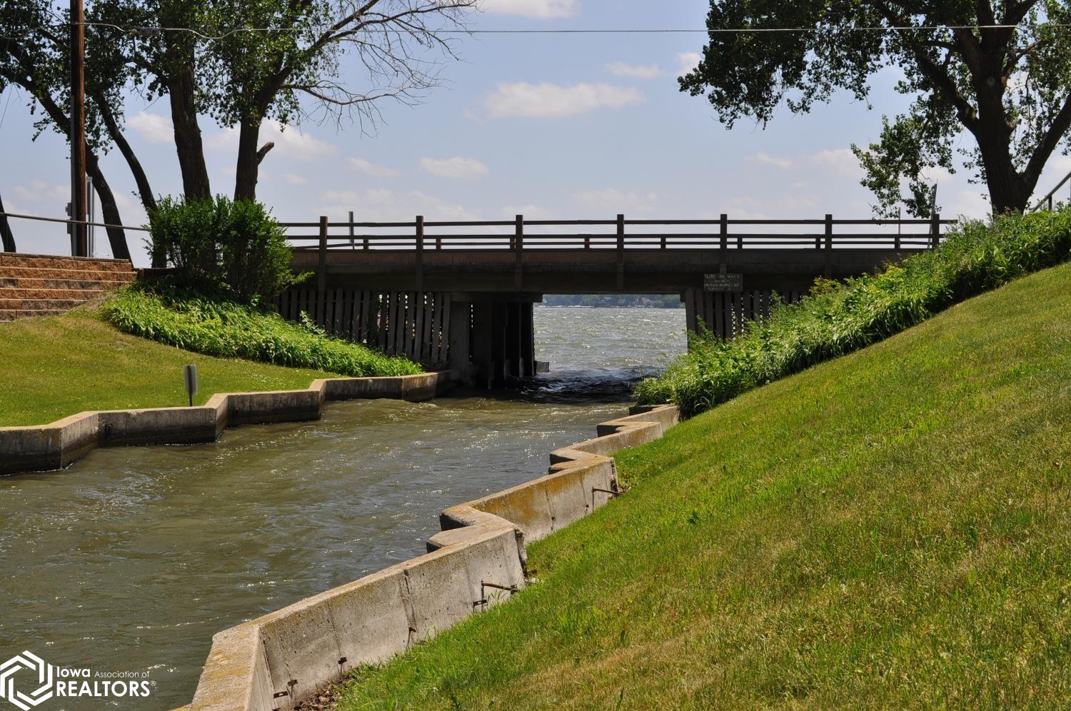 2700 N Shore Drive #F3-27, Clear Lake, Iowa image 20