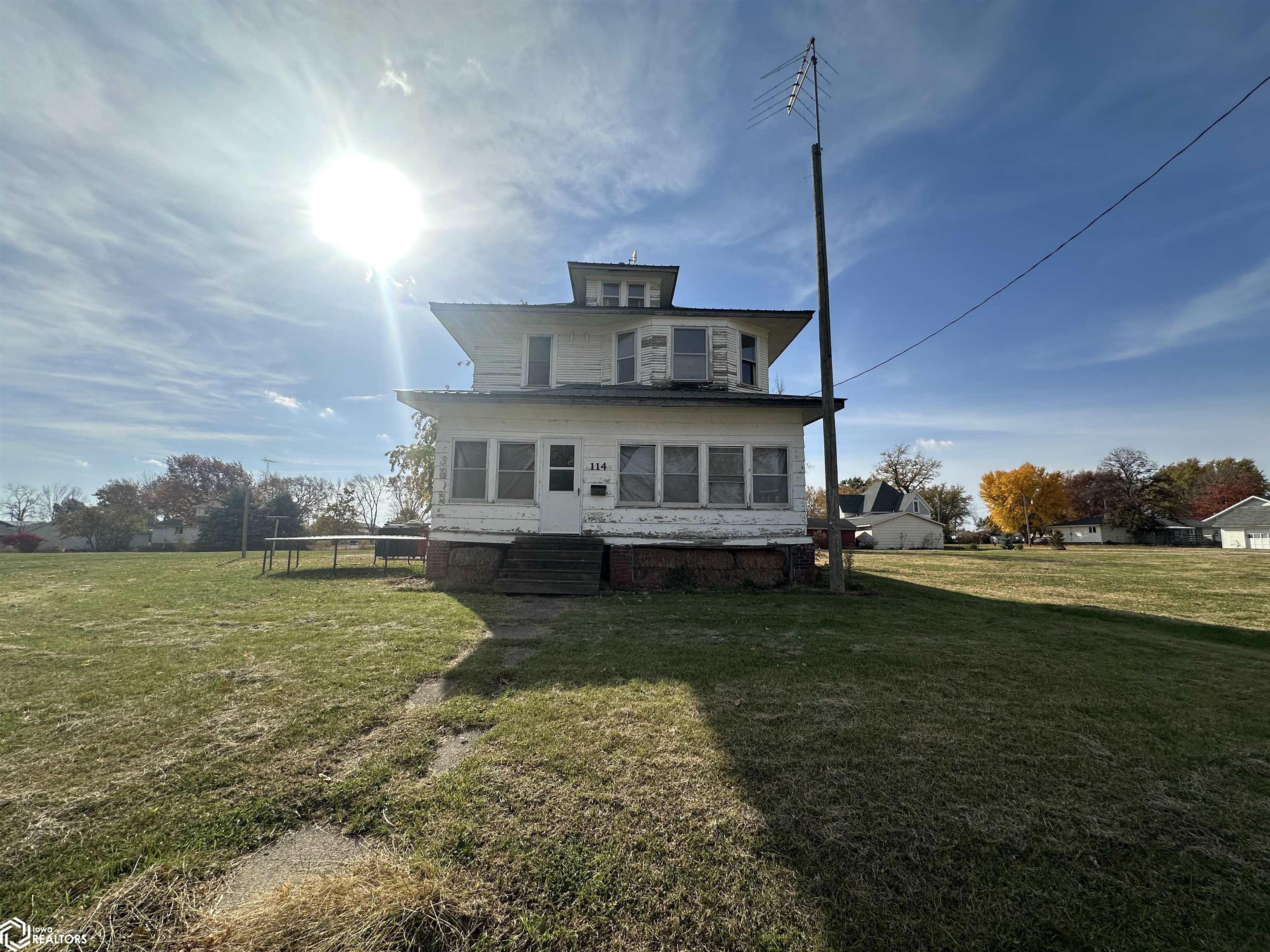 114 E Lee Street, Seymour, Iowa image 1