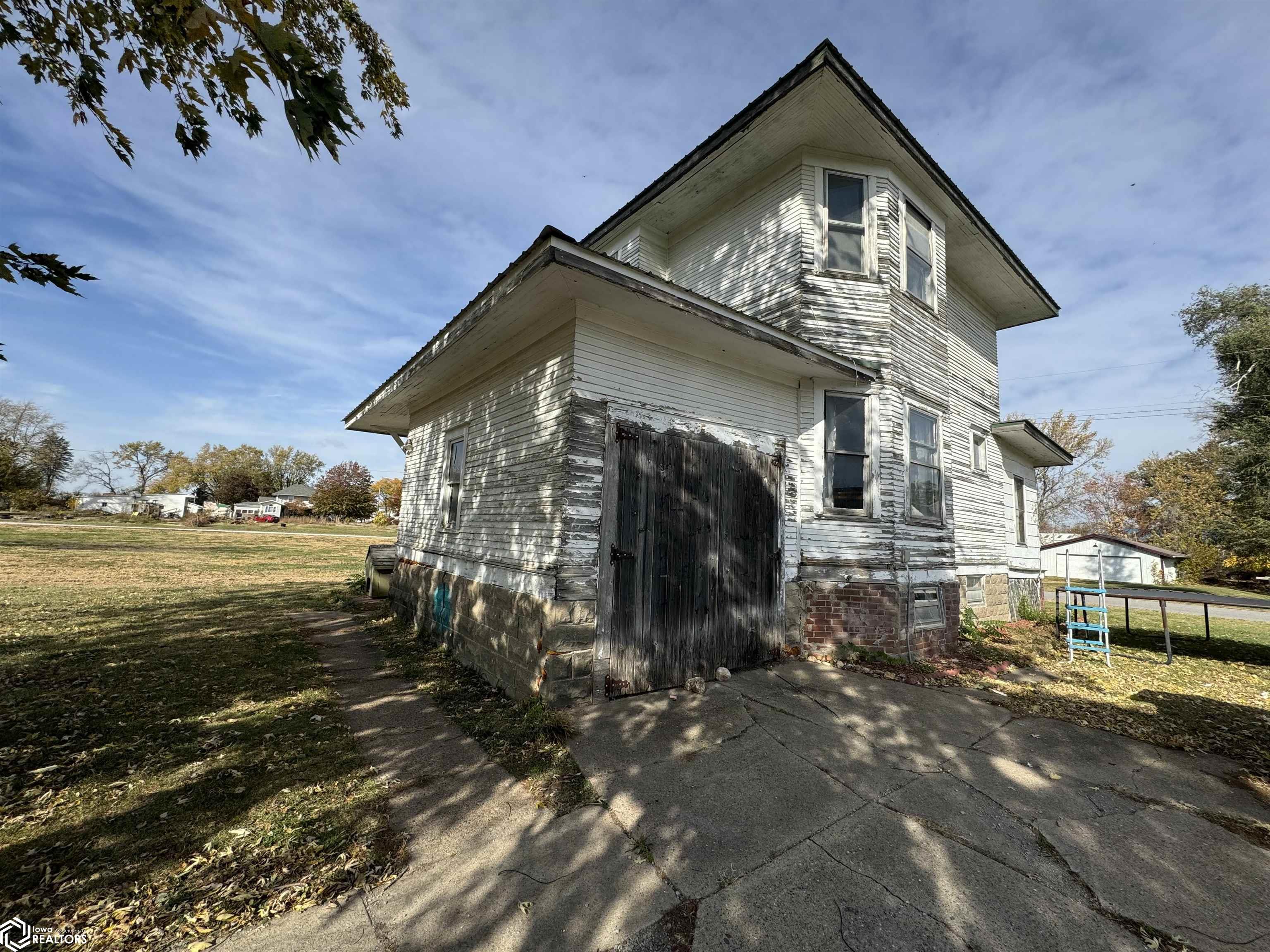 114 E Lee Street, Seymour, Iowa image 2