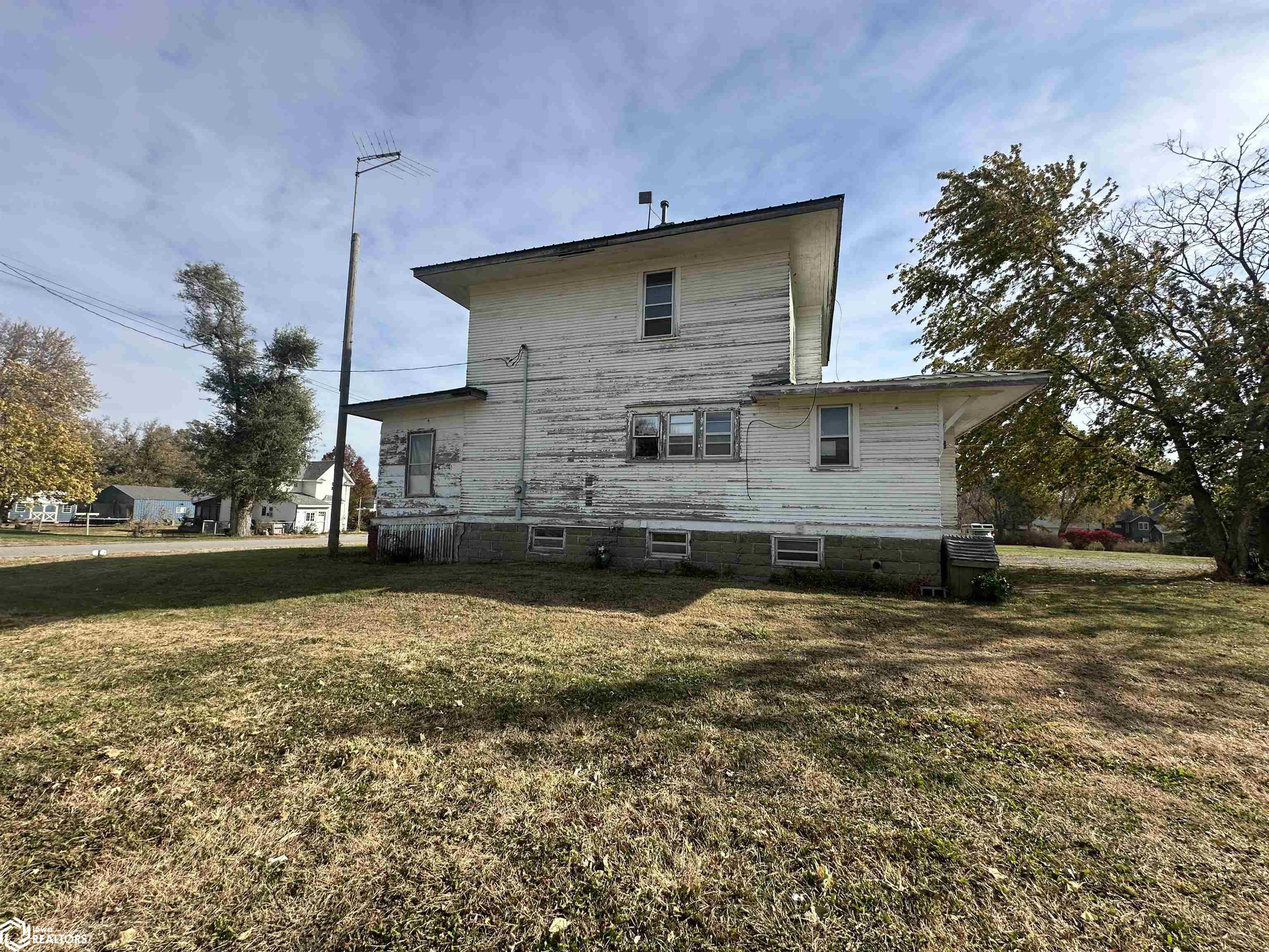 114 E Lee Street, Seymour, Iowa image 3