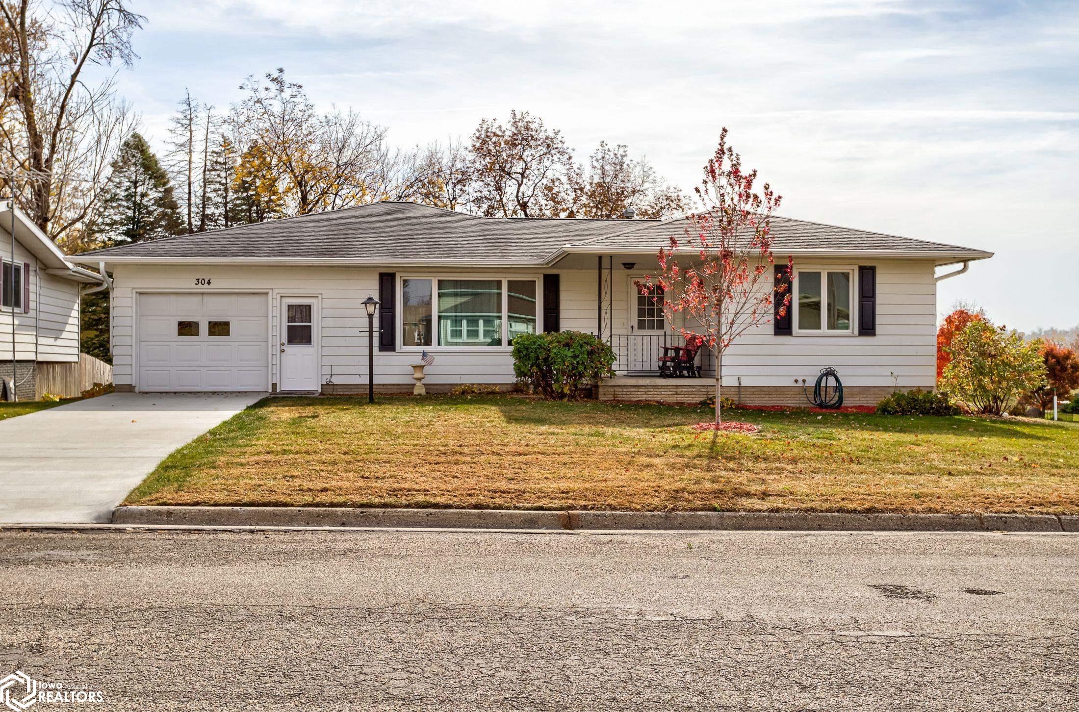 304 3rd Street, State Center, Iowa image 1