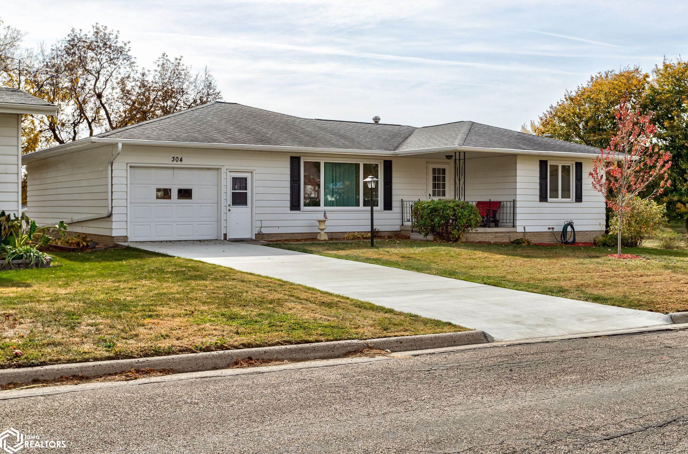 304 3rd Street, State Center, Iowa image 2