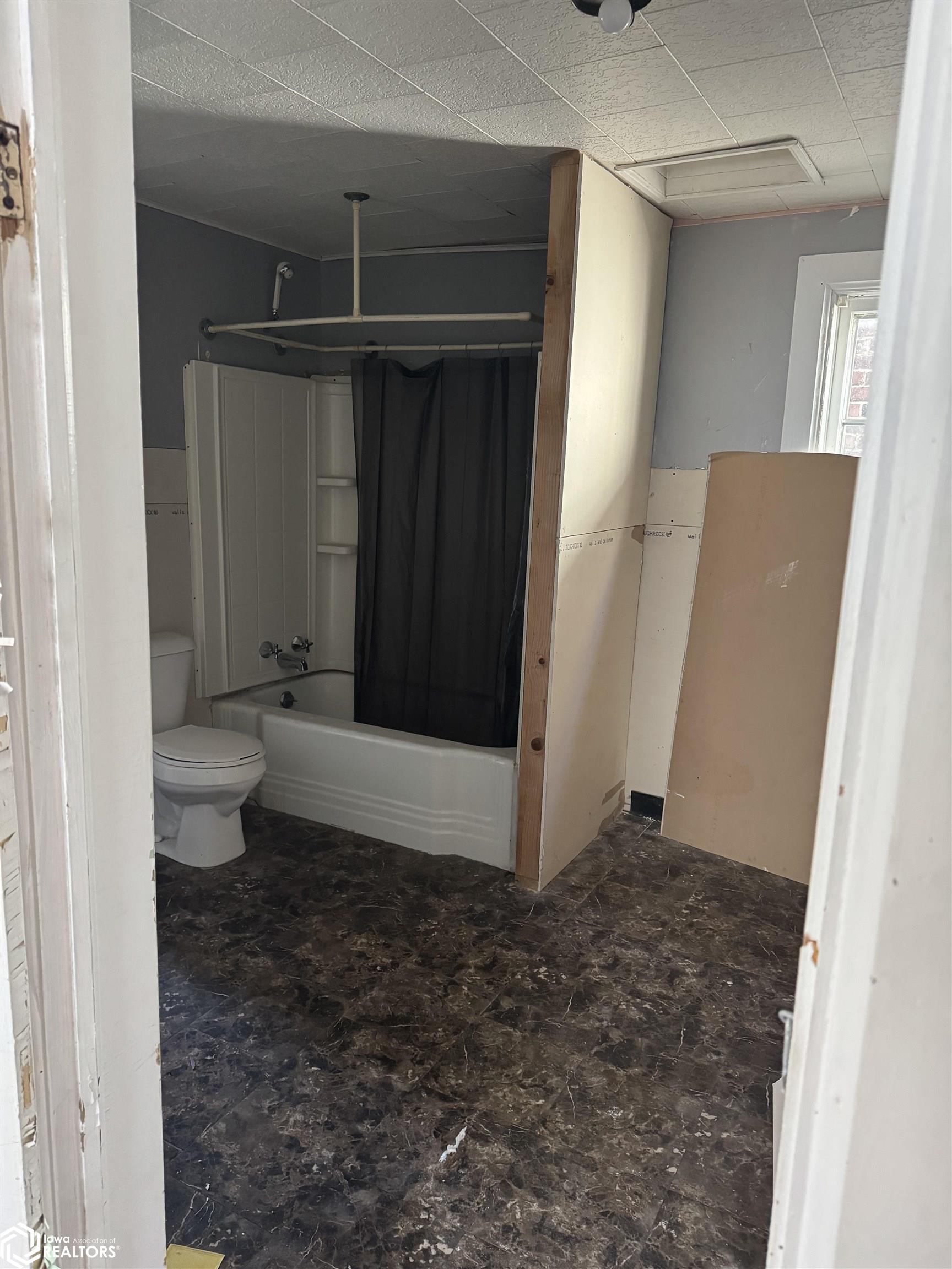 1017 Avenue G, Fort Madison, Iowa image 7