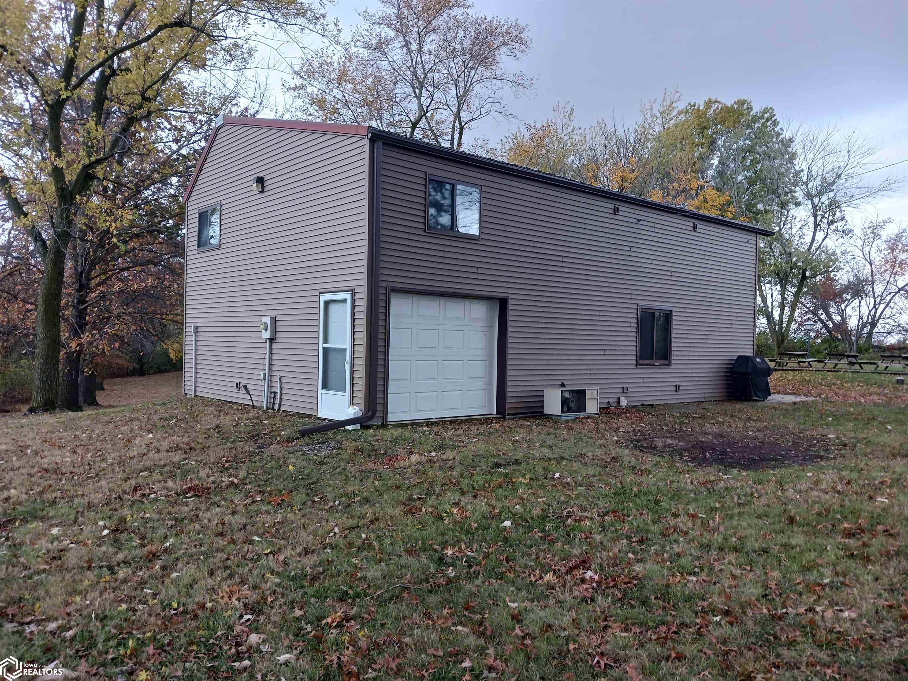 13968 120th, Ottumwa, Iowa image 2