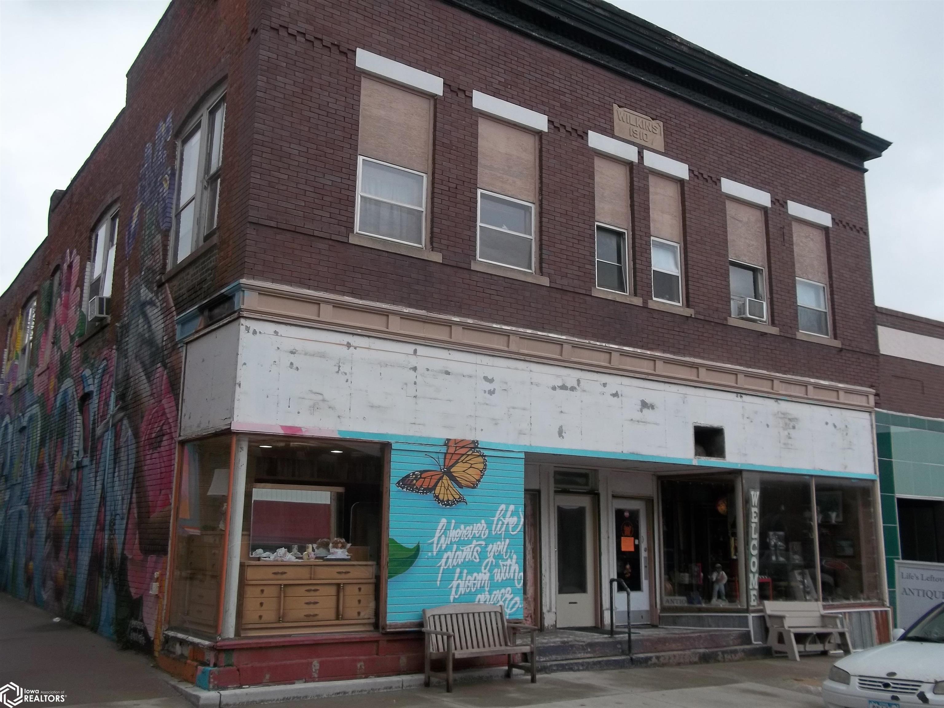 210 W Montgomery Street, Creston, Iowa image 1