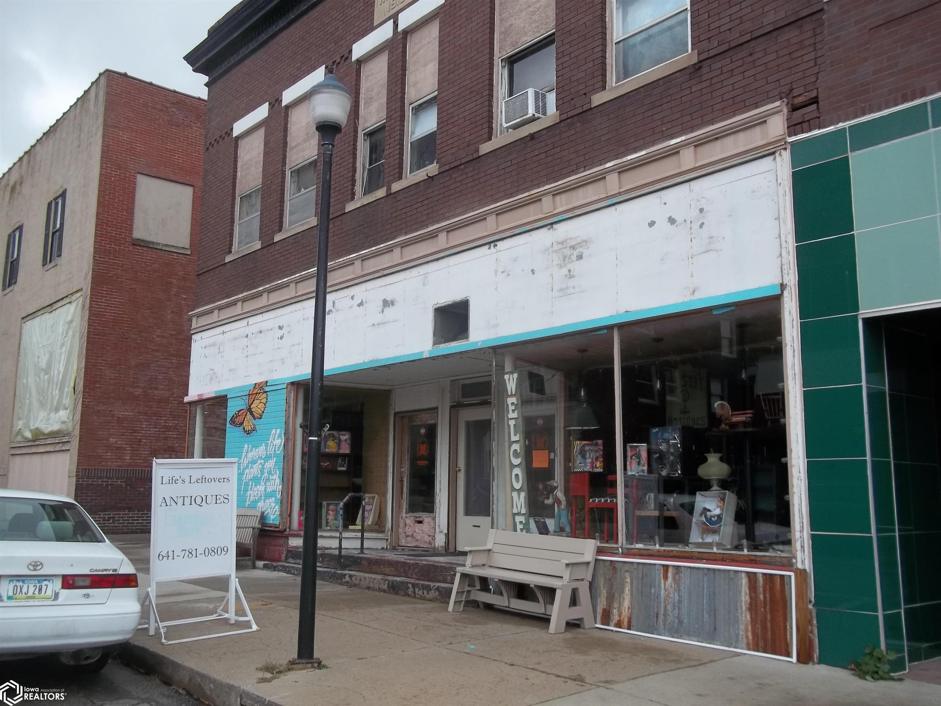 210 W Montgomery Street, Creston, Iowa image 2