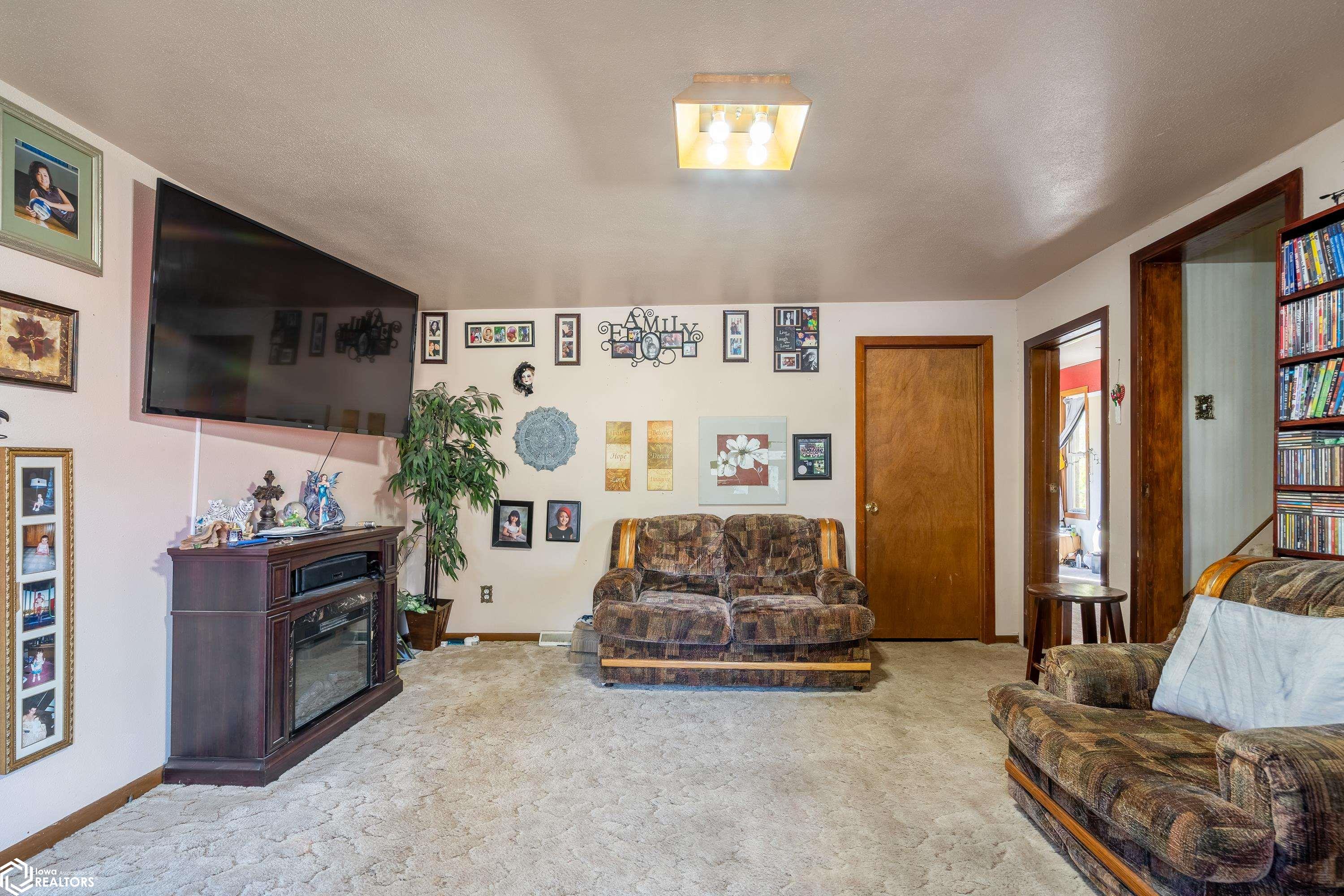 105 W Grace Street, Toledo, Iowa image 6