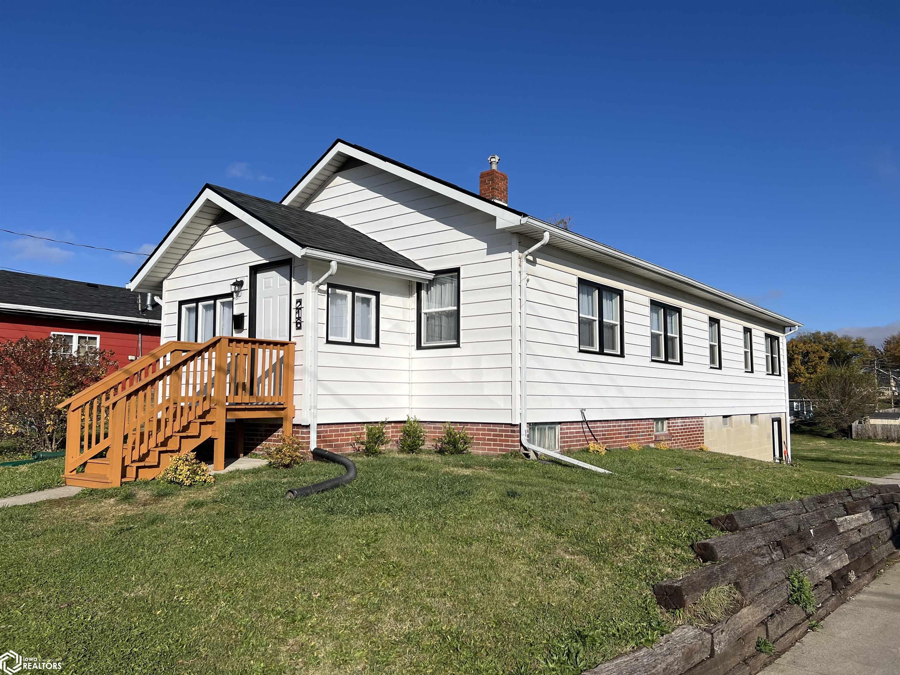 216 E 12th Street, Newton, Iowa image 1