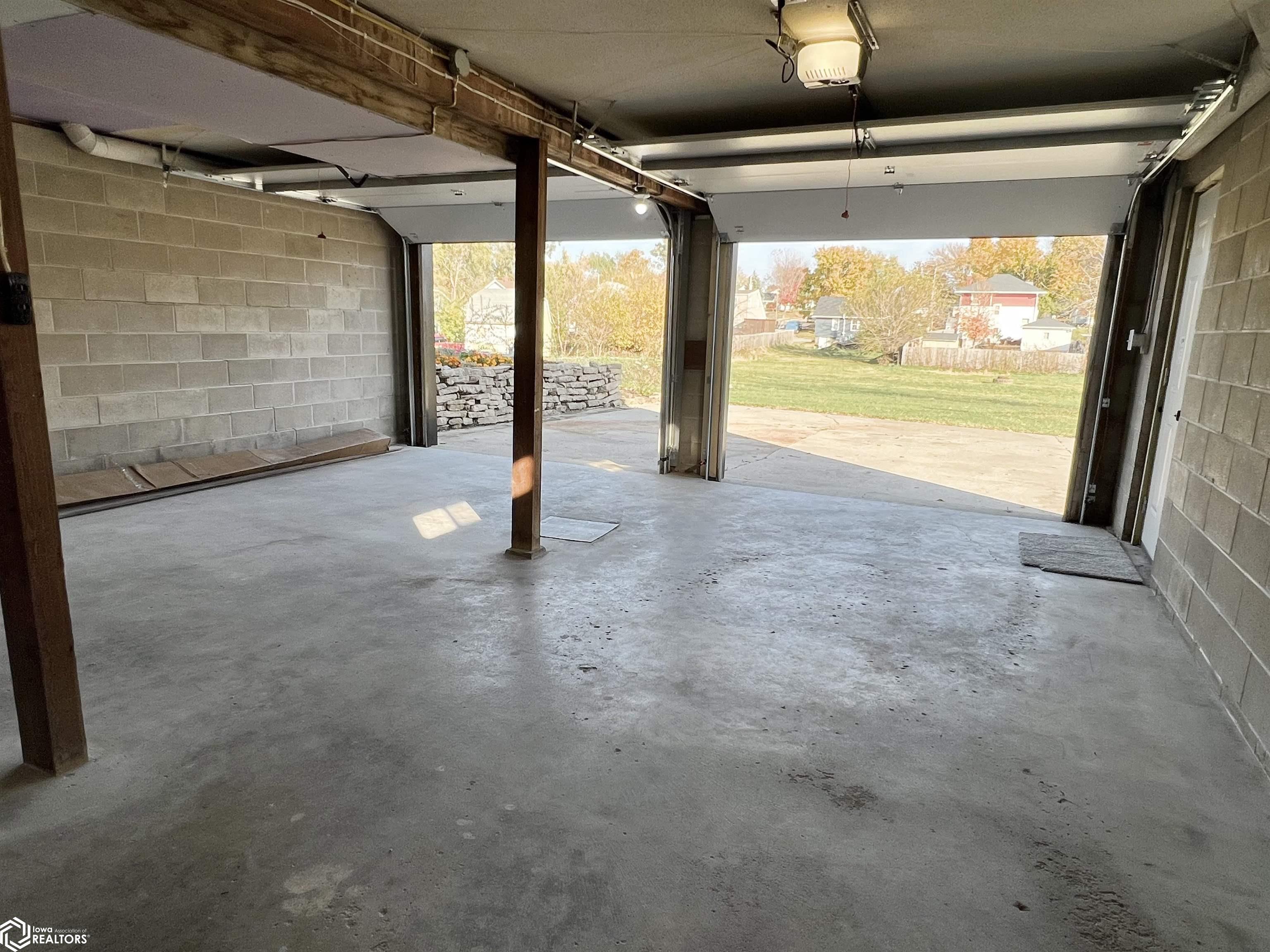 216 E 12th Street, Newton, Iowa image 19
