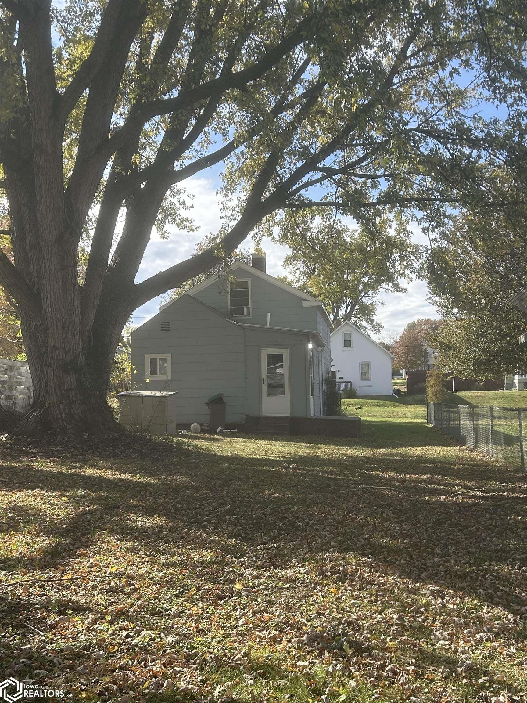 1014 S 5th Street, Burlington, Iowa image 18