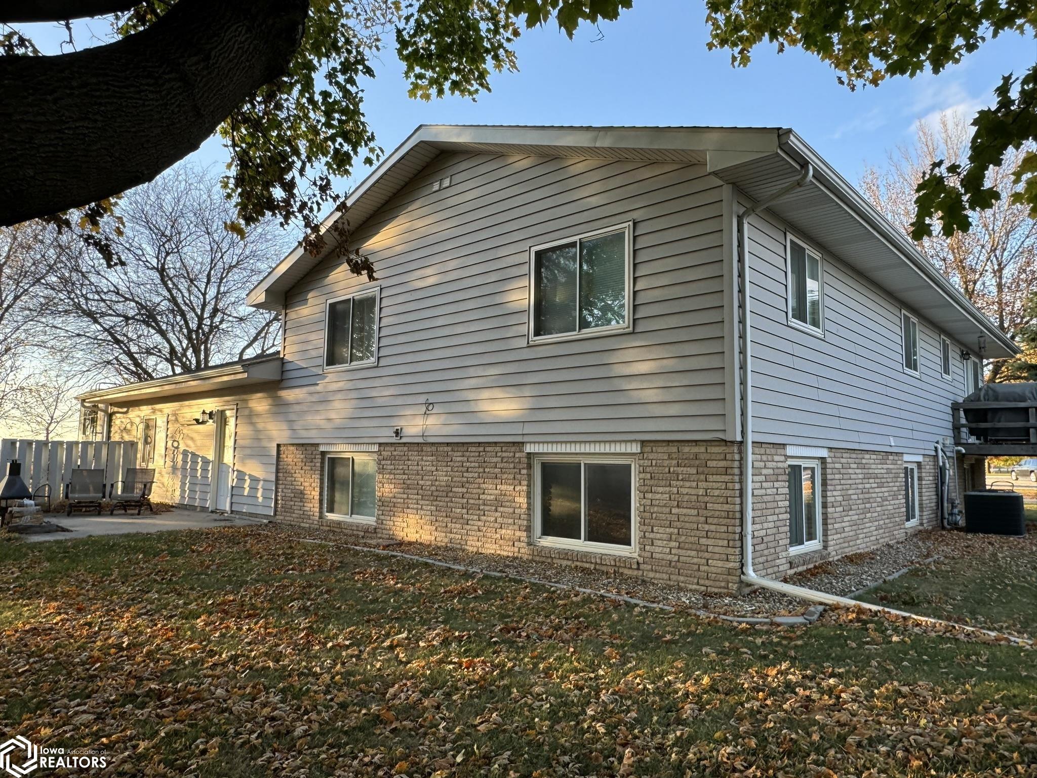 1208 10th Avenue, Humboldt, Iowa image 2