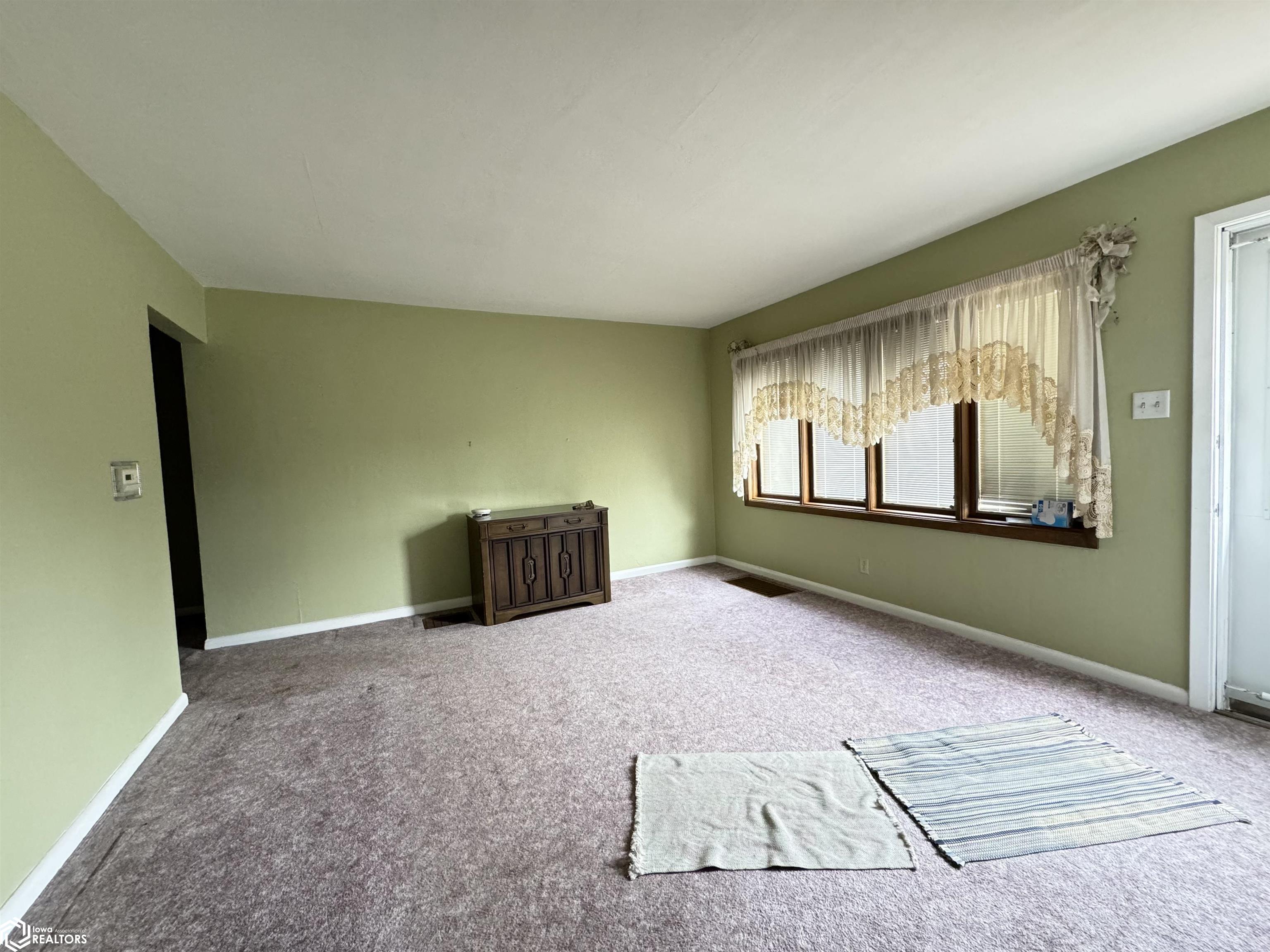 417 W Curve Drive, Webster City, Iowa image 2