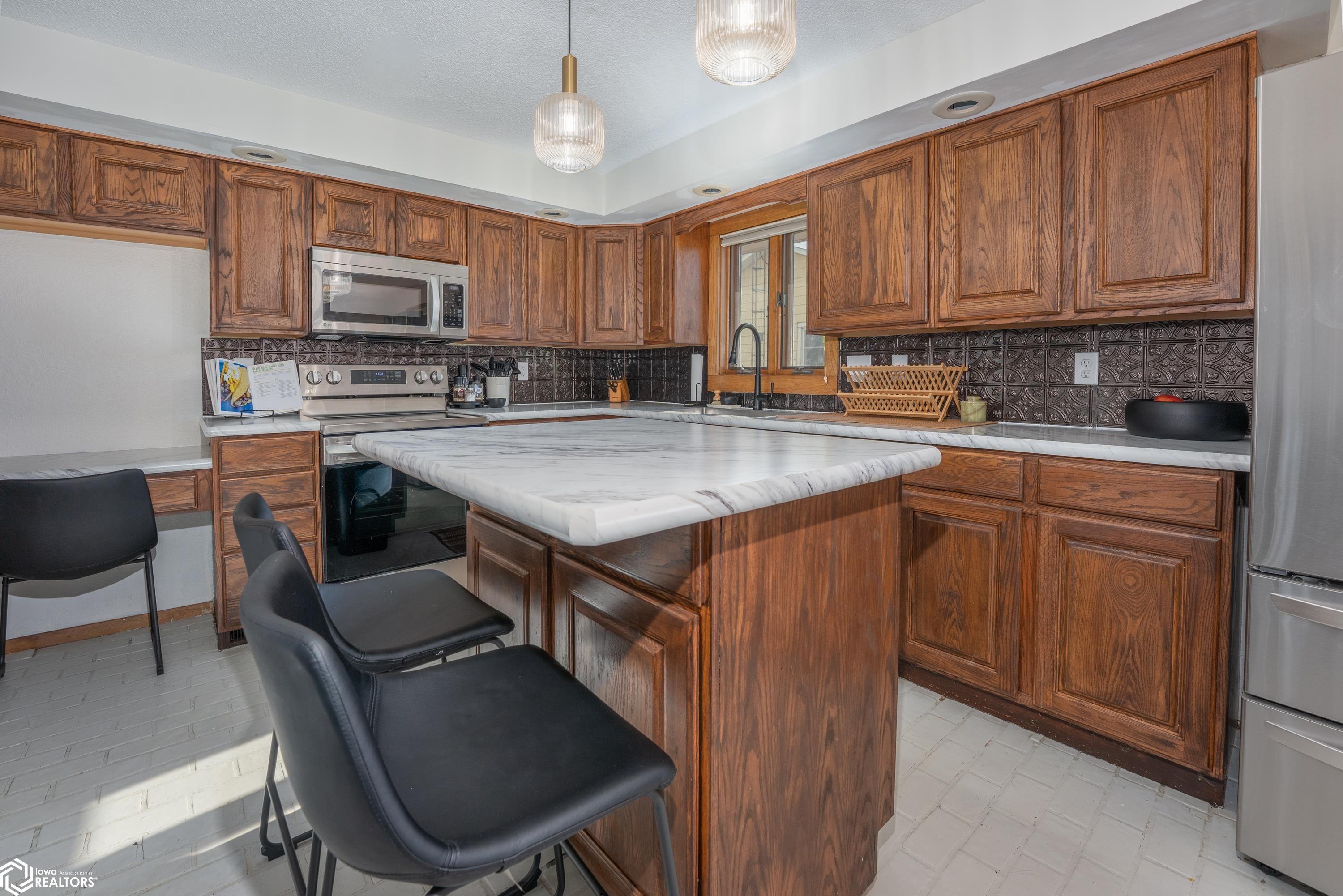 1205 9th St Nw, Mason City, Iowa image 6