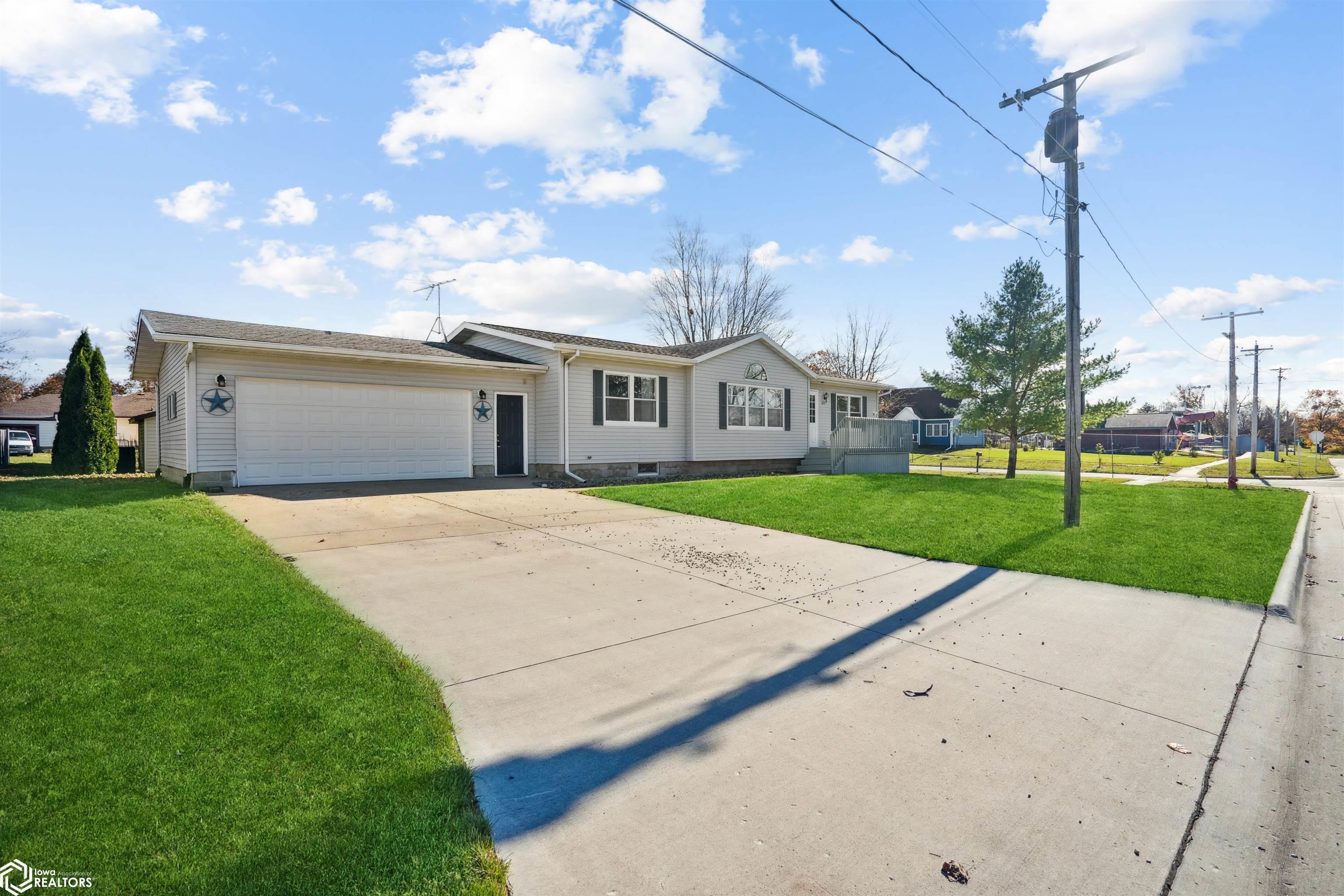 310 Lincoln Street, Dysart, Iowa image 2