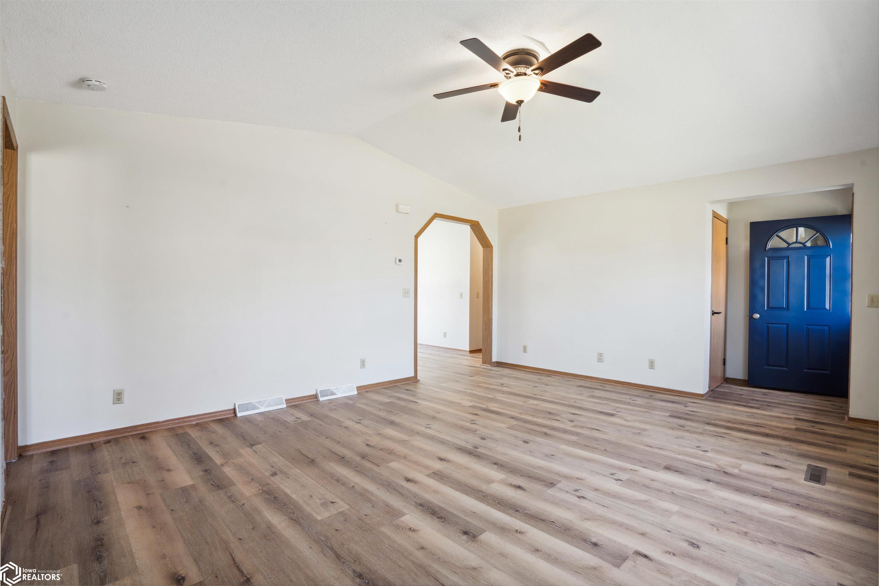 310 Lincoln Street, Dysart, Iowa image 6