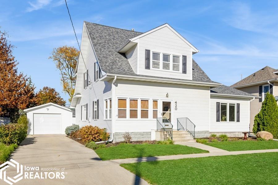 420 S 3rd Avenue, Newton, Iowa image 1