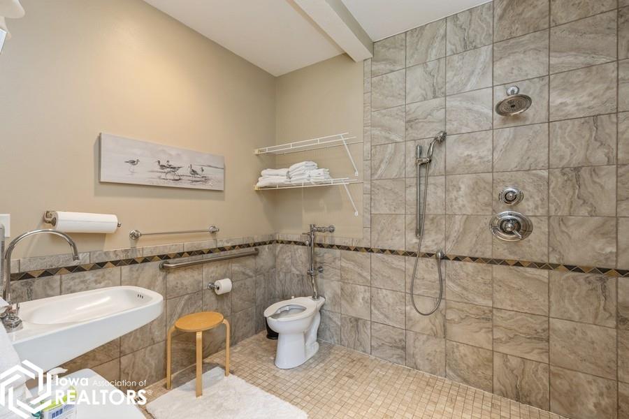 420 S 3rd Avenue, Newton, Iowa image 12
