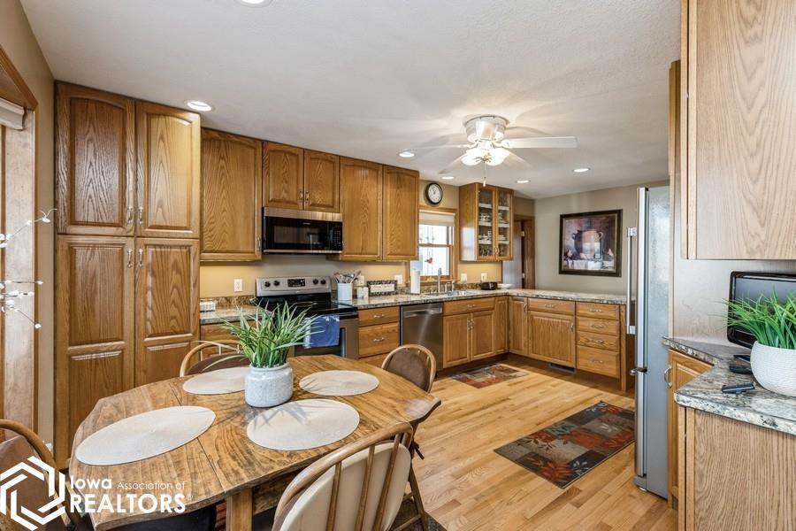 420 S 3rd Avenue, Newton, Iowa image 8