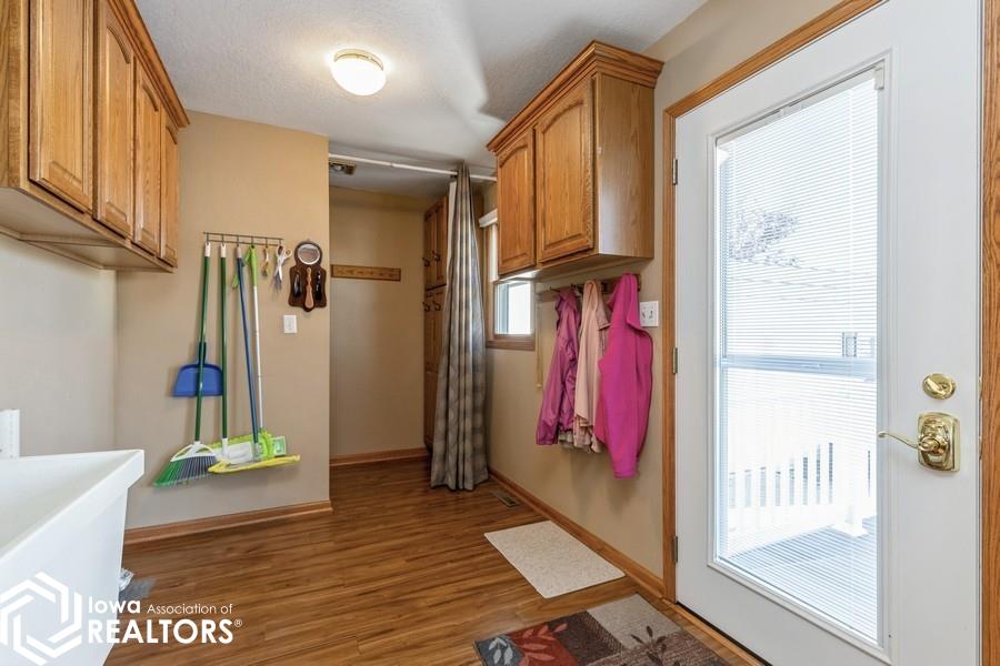 420 S 3rd Avenue, Newton, Iowa image 9