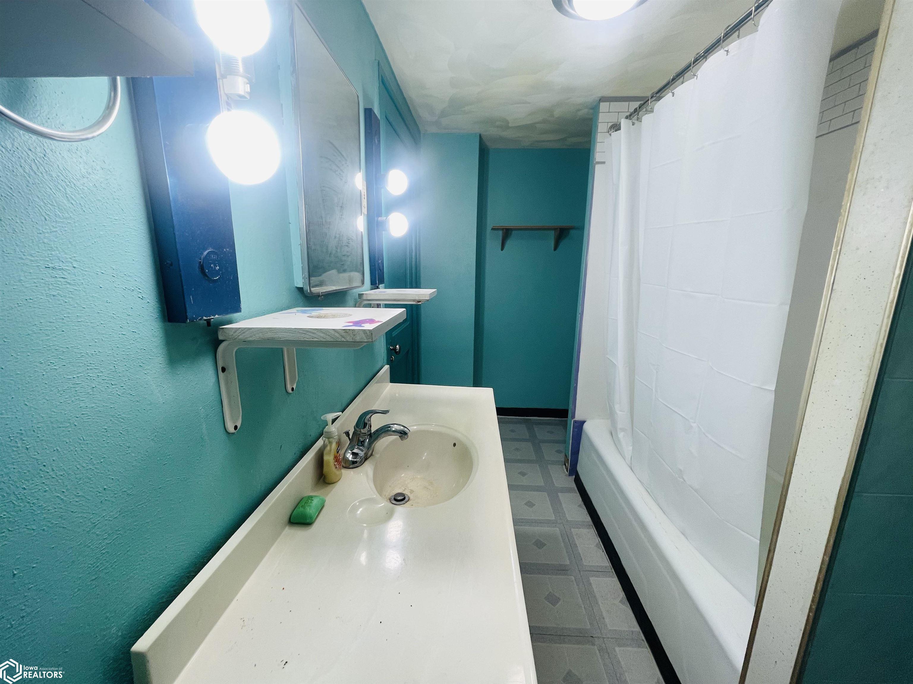 207 W Franklin Street, Mount Pleasant, Iowa image 22